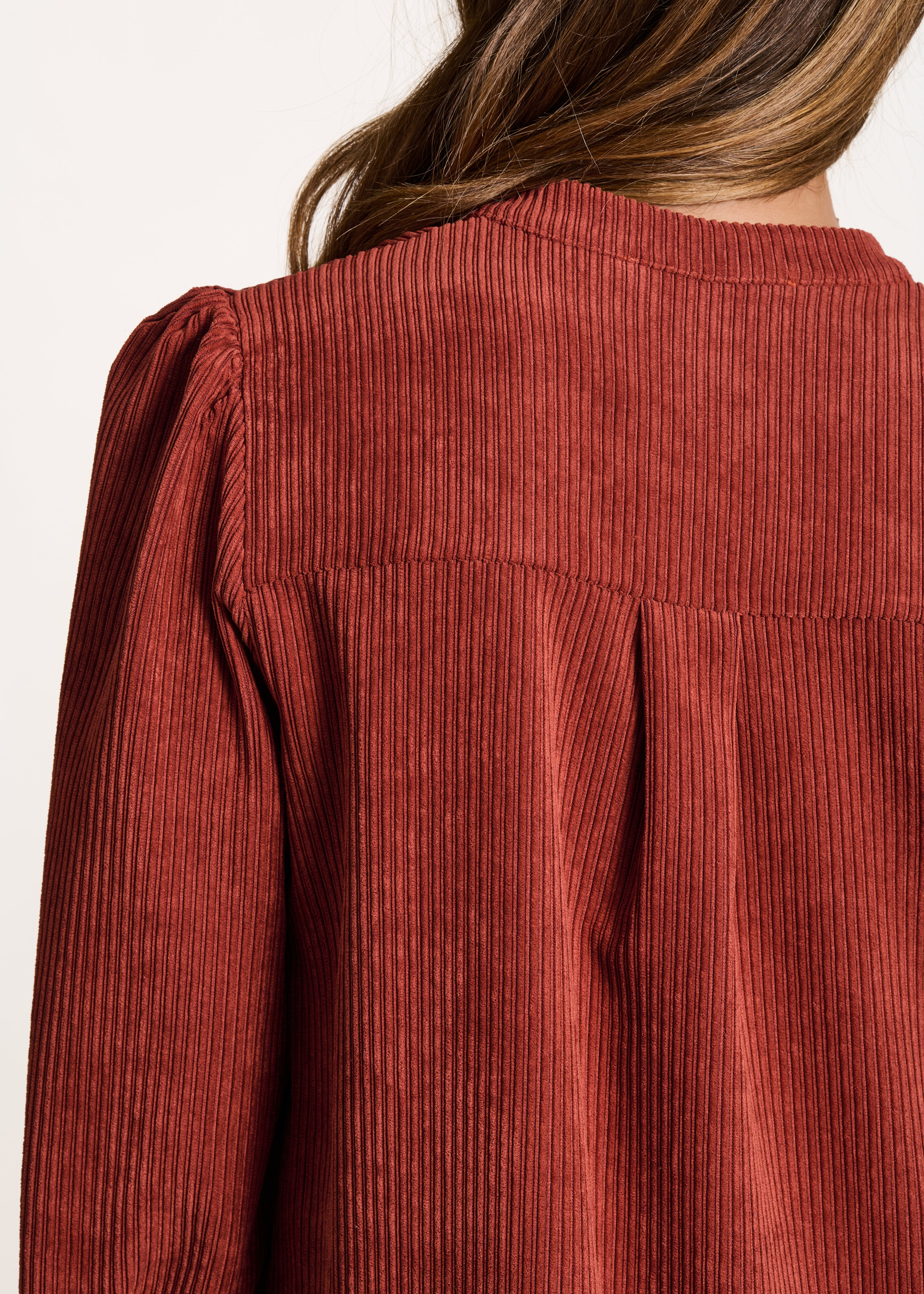 Korte rechte terracotta jurk van ribfluweel met lange mouwen