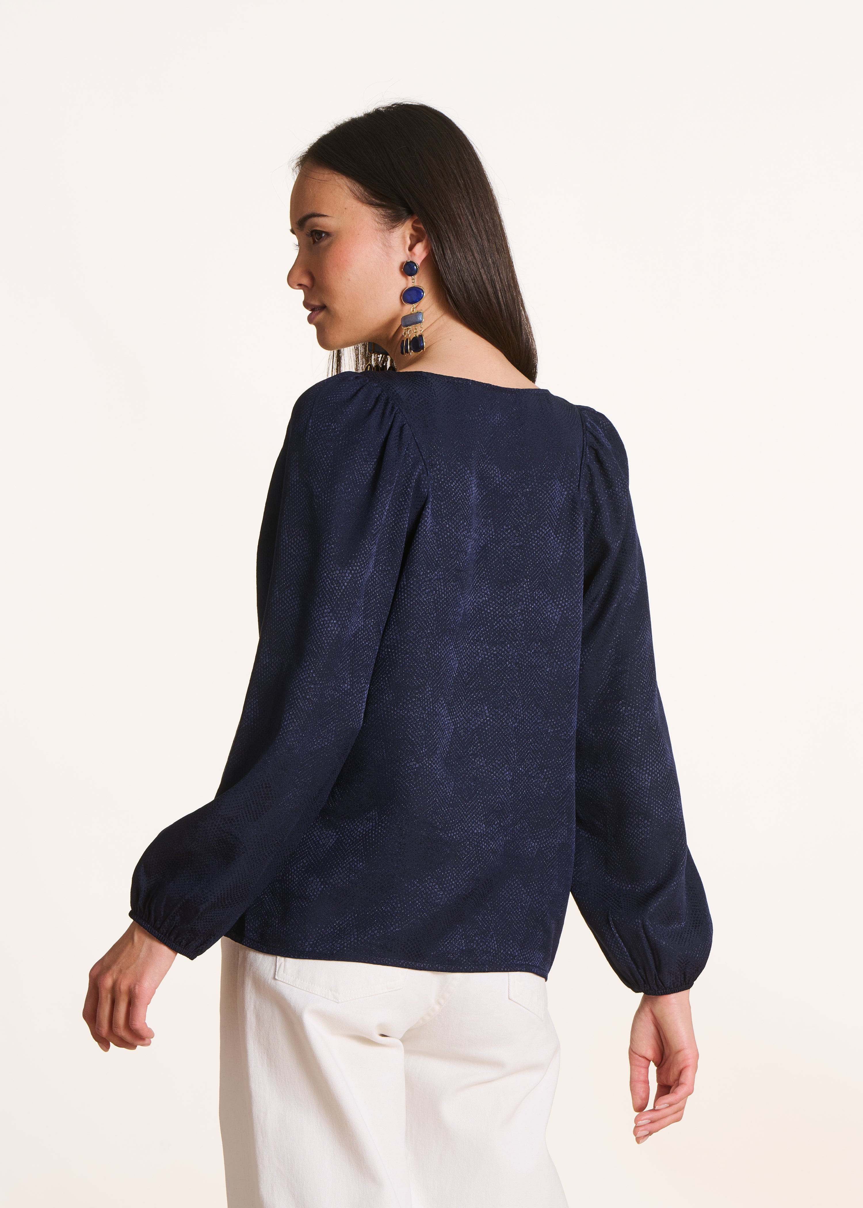 Navy blue fluid top with long sleeves and round neckline