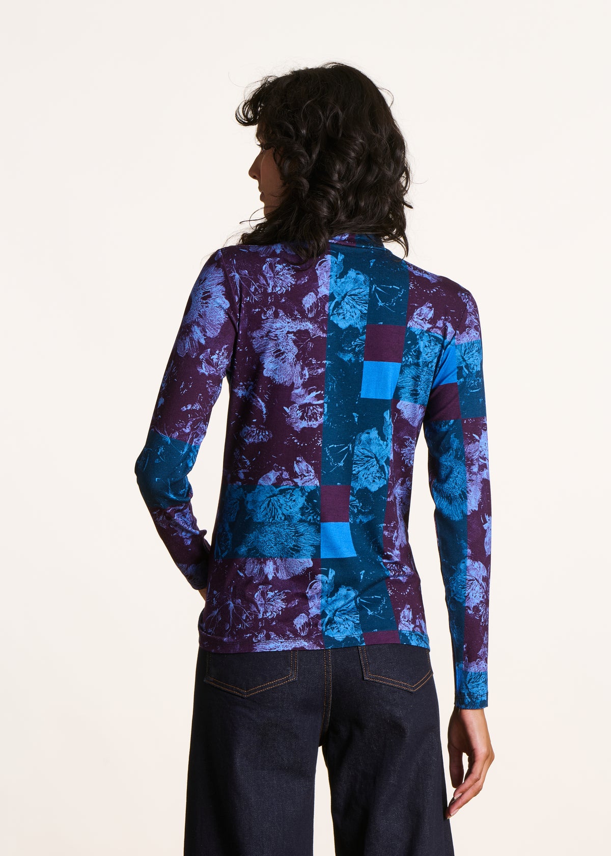 Blaues und pflaumenfarbenes T-Shirt mit Print und langen Ärmeln