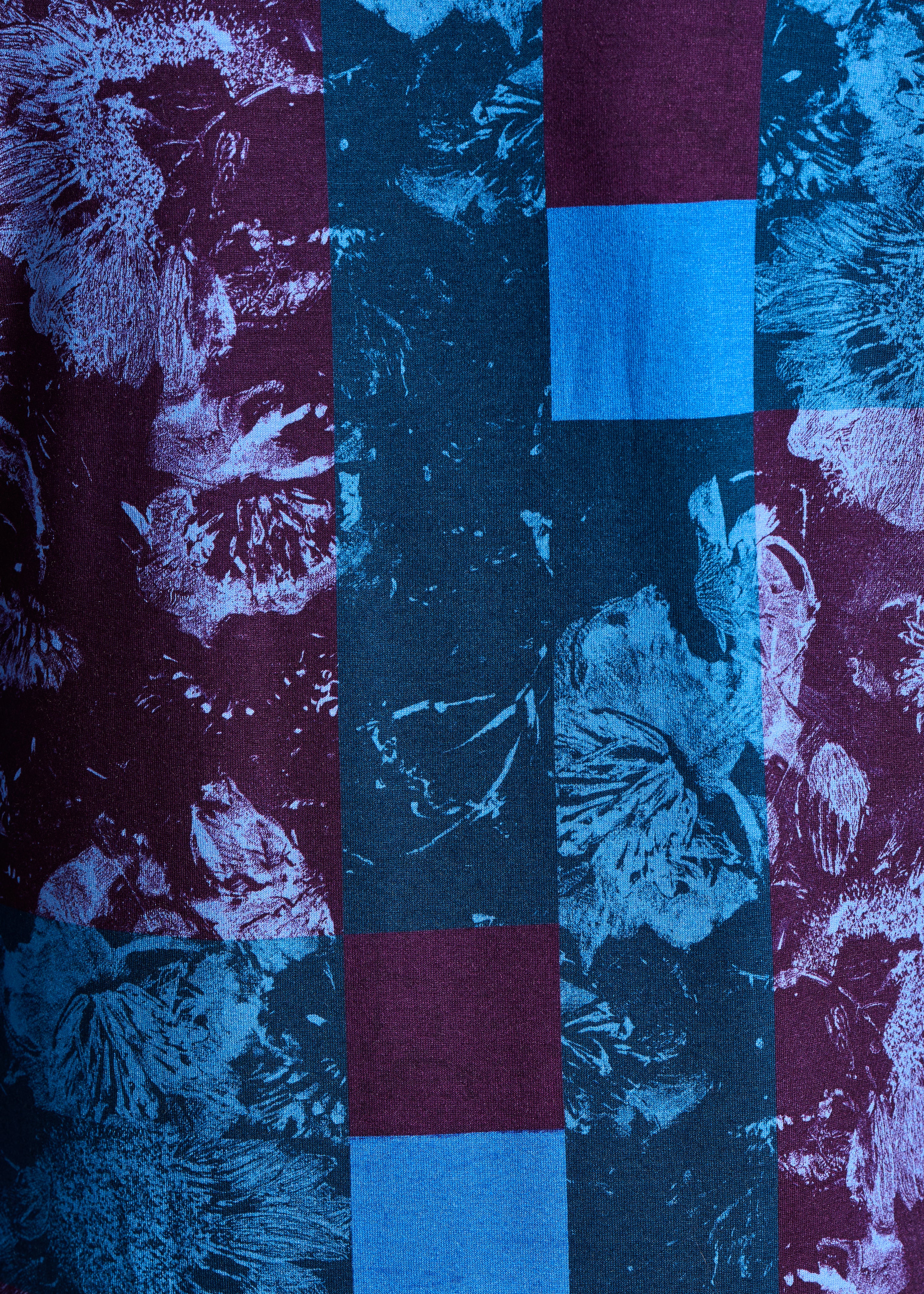 Blaues und pflaumenfarbenes T-Shirt mit Print und langen Ärmeln