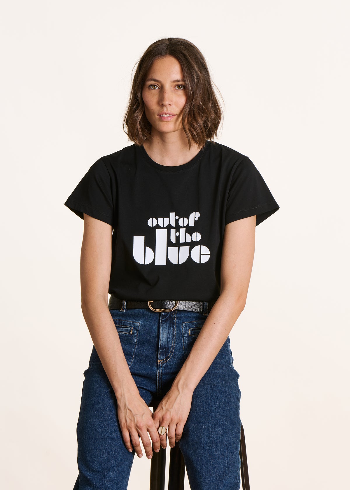 Lockeres T-Shirt schwarz mit Statement aus Bio-Baumwolle, kurze Ärmel