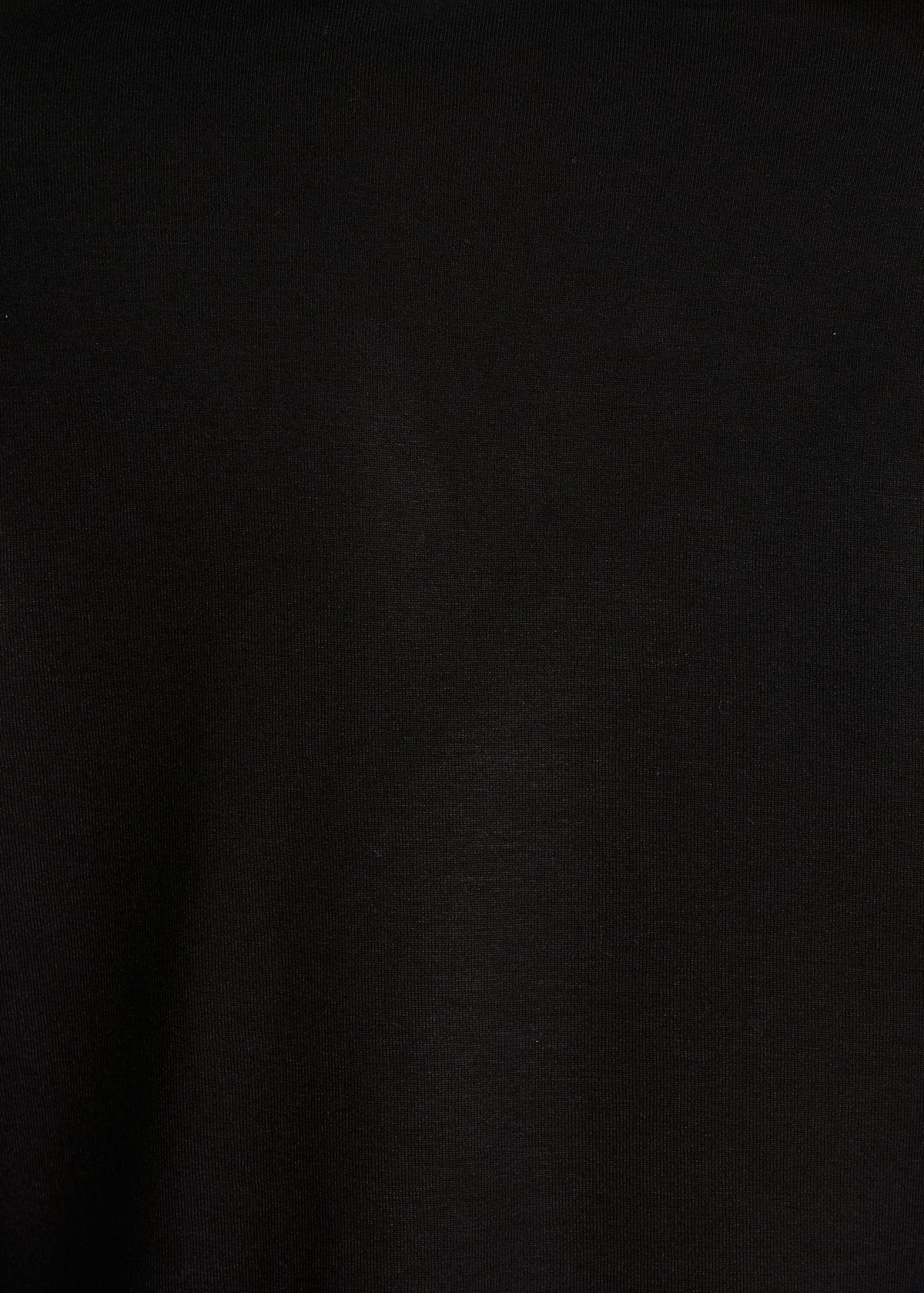 Fließendes schwarzes T-Shirt mit asymmetrischem Ausschnitt und langen Ärmeln