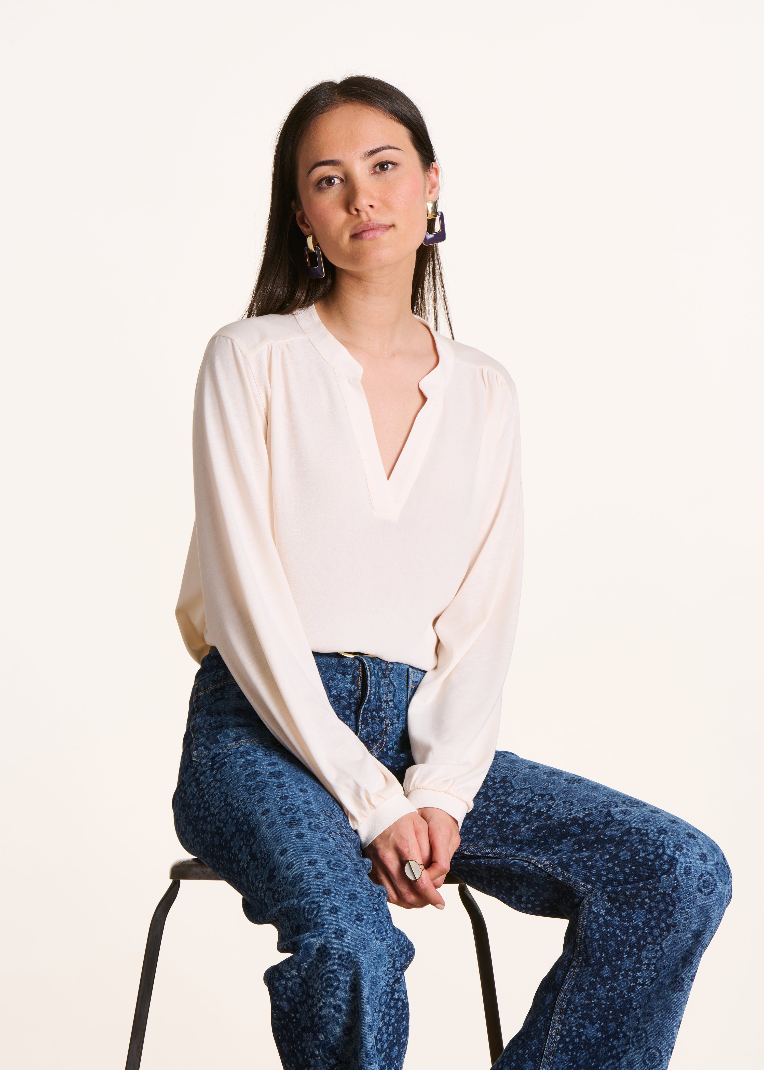 Oversize T-Shirt in Ecru, zweifarbiger Stoff, langärmlig