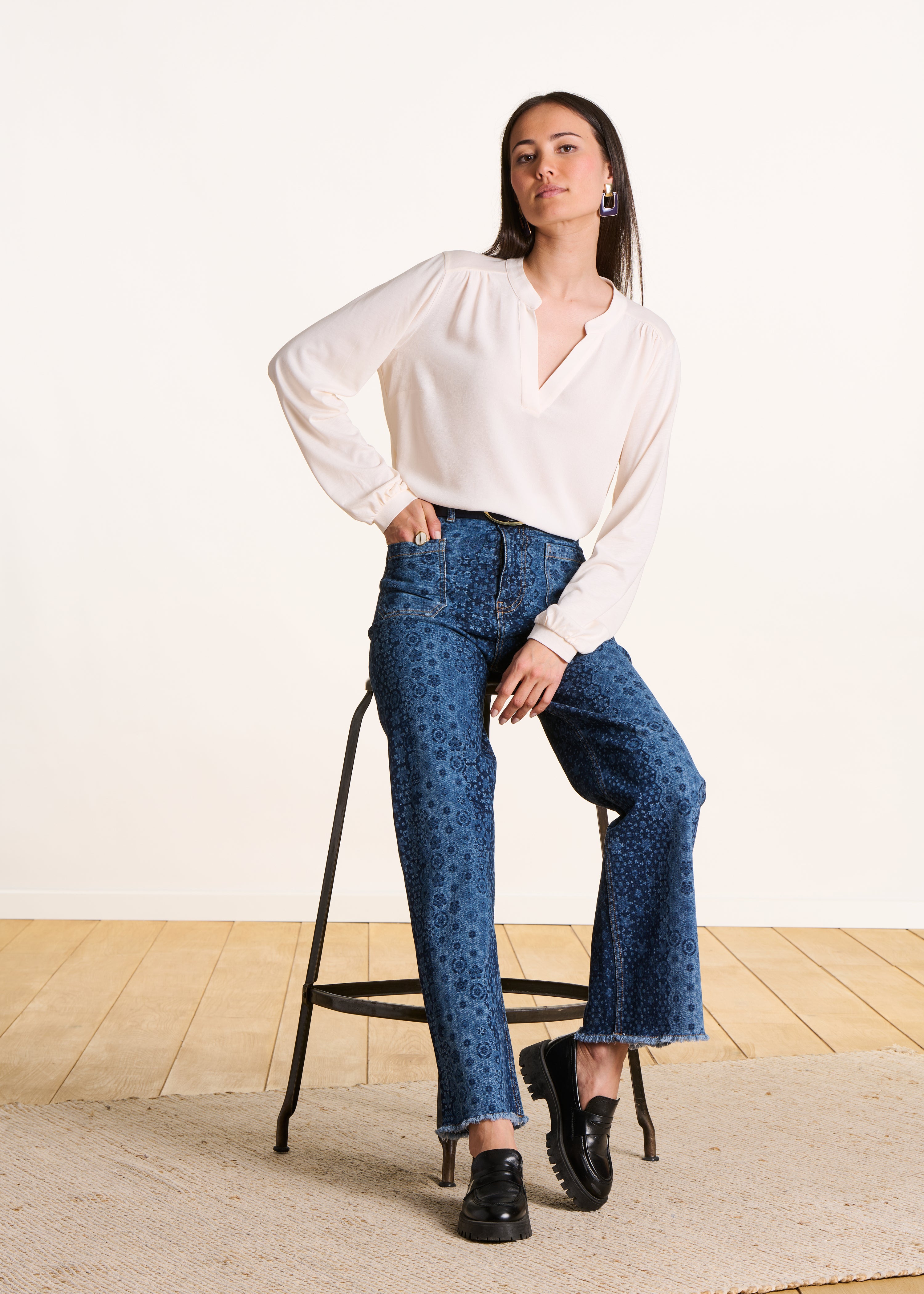 Oversize T-Shirt in Ecru, zweifarbiger Stoff, langärmlig