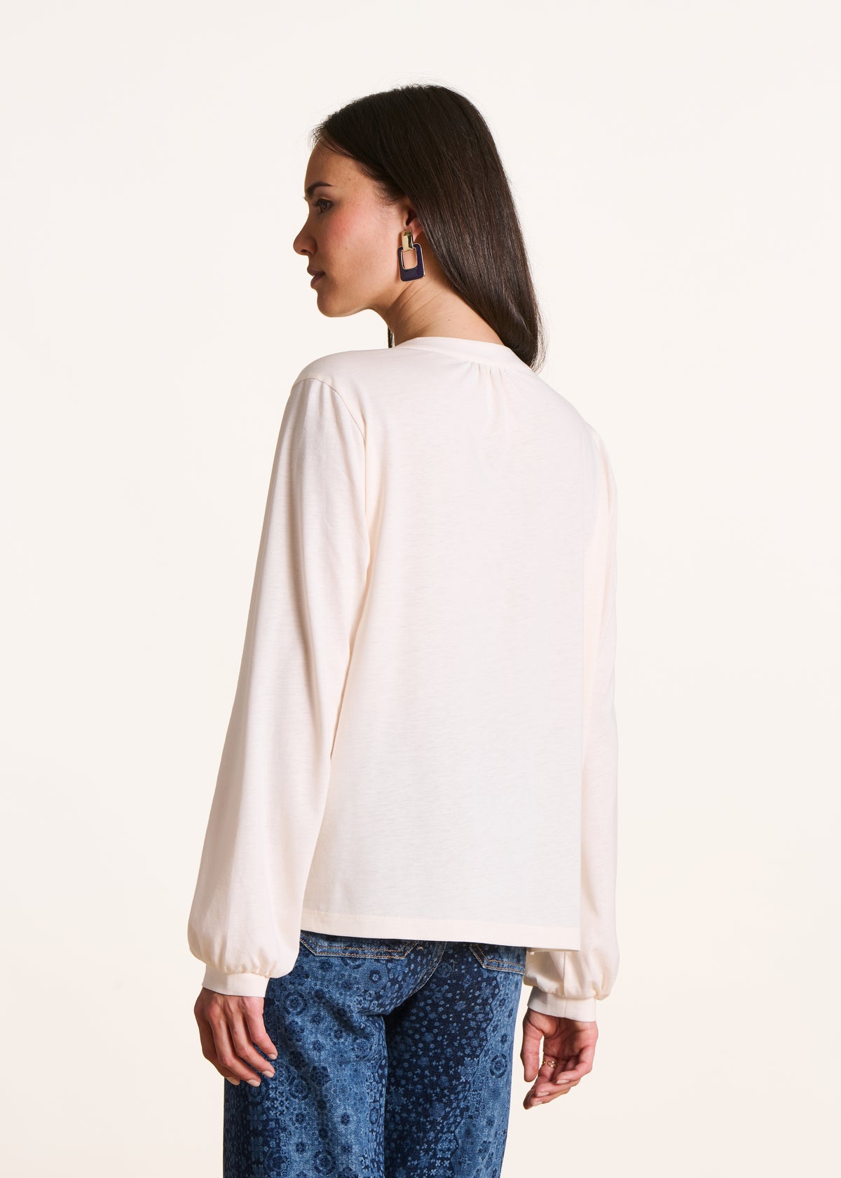 Oversize T-Shirt in Ecru, zweifarbiger Stoff, langärmlig