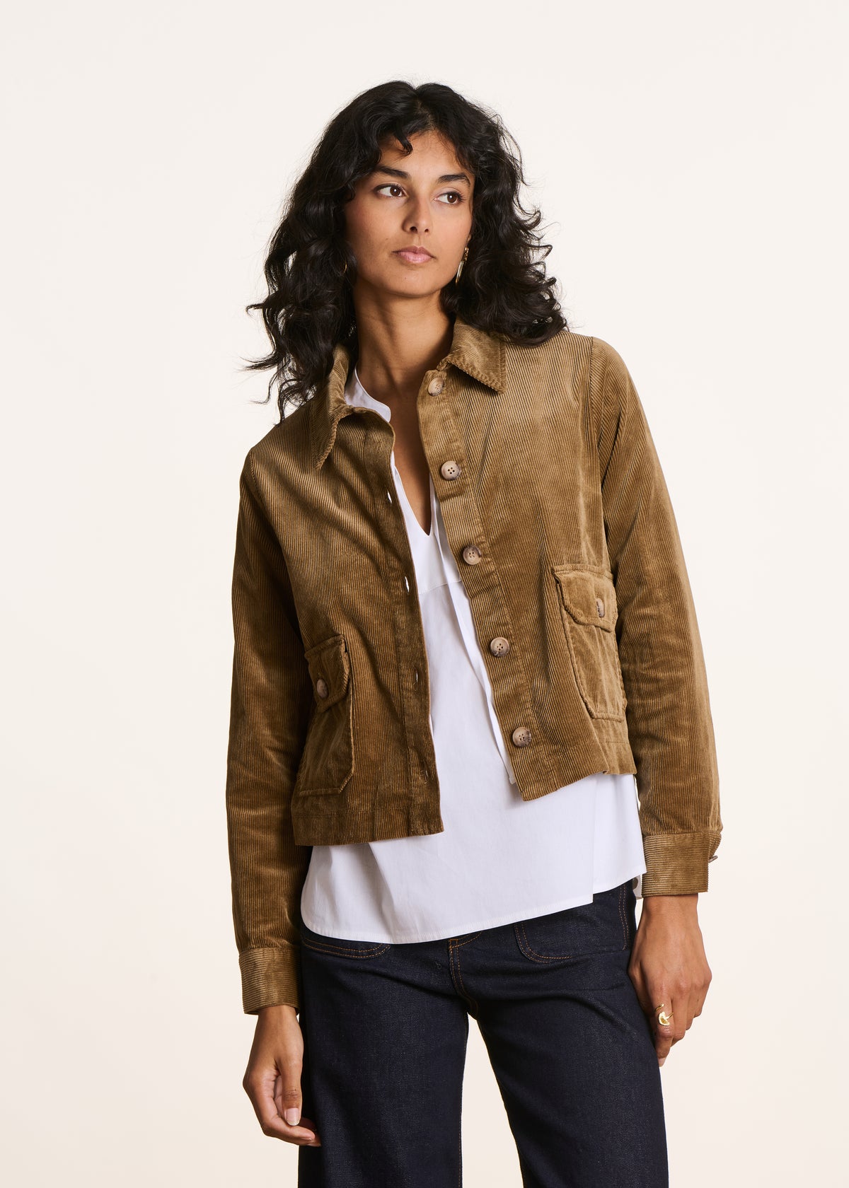 Kurze gerade braune Jacke aus Samt