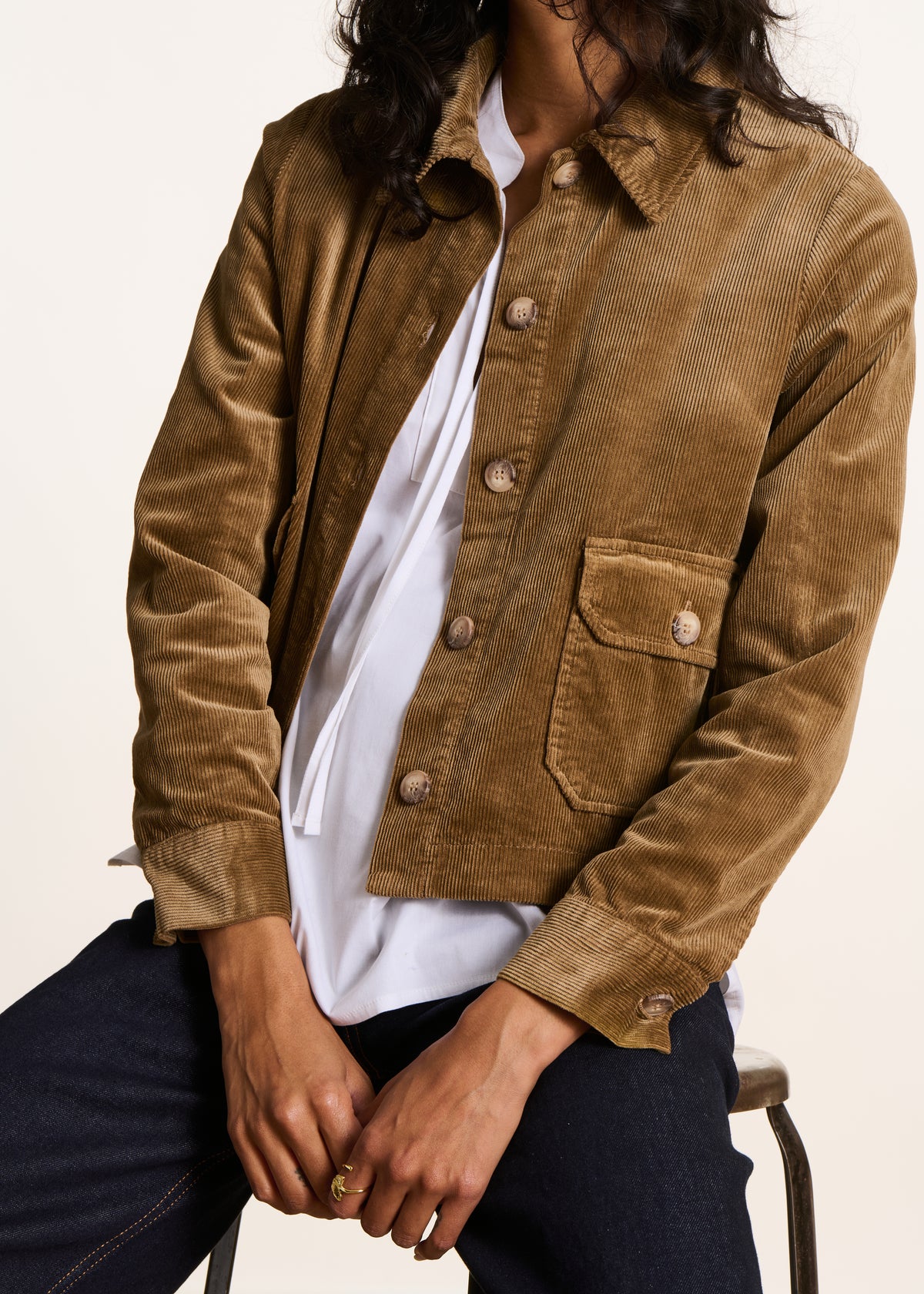 Kurze gerade braune Jacke aus Samt