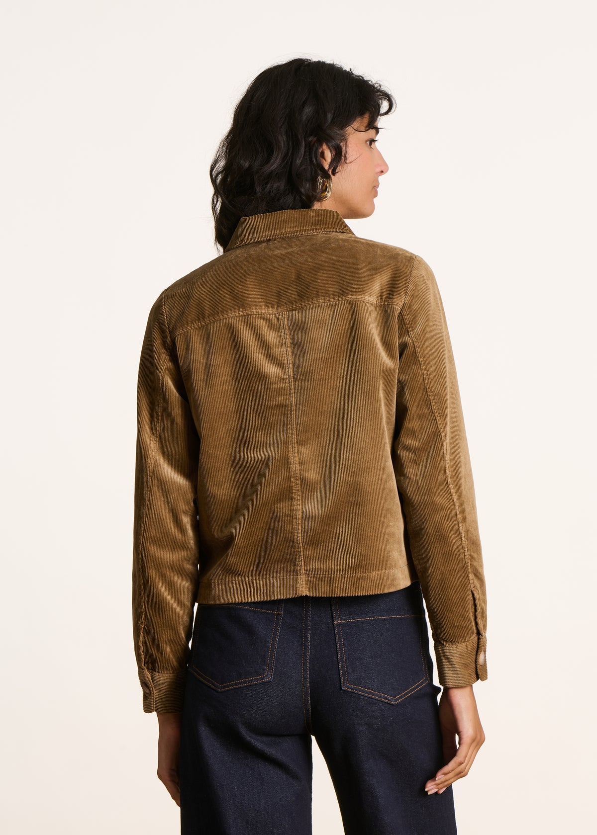 Kurze gerade braune Jacke aus Samt
