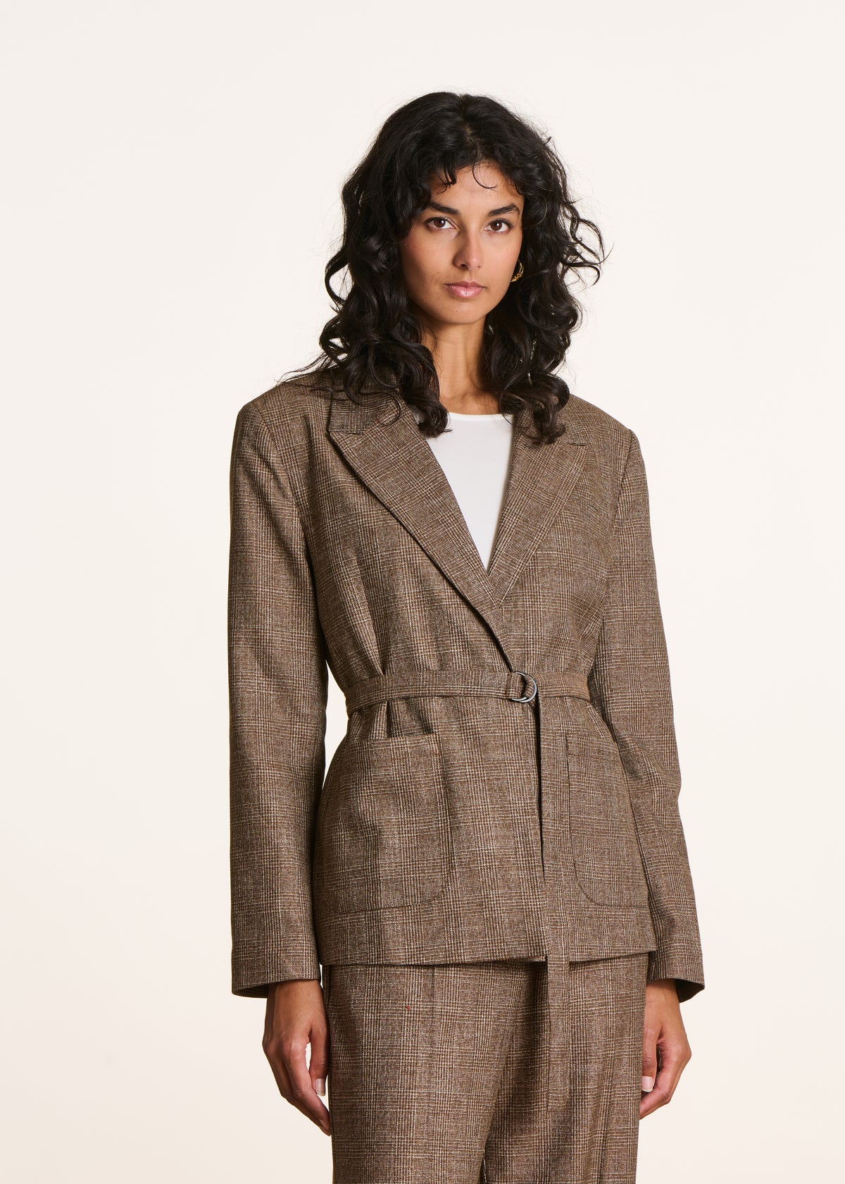 Braune karierte Jacke mit Gürtel