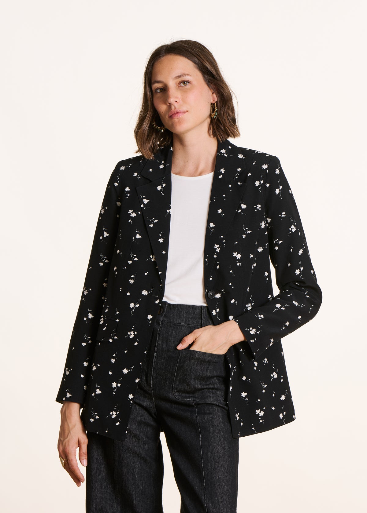 Blazerjacke in schwarz und weiß mit Blumenmuster