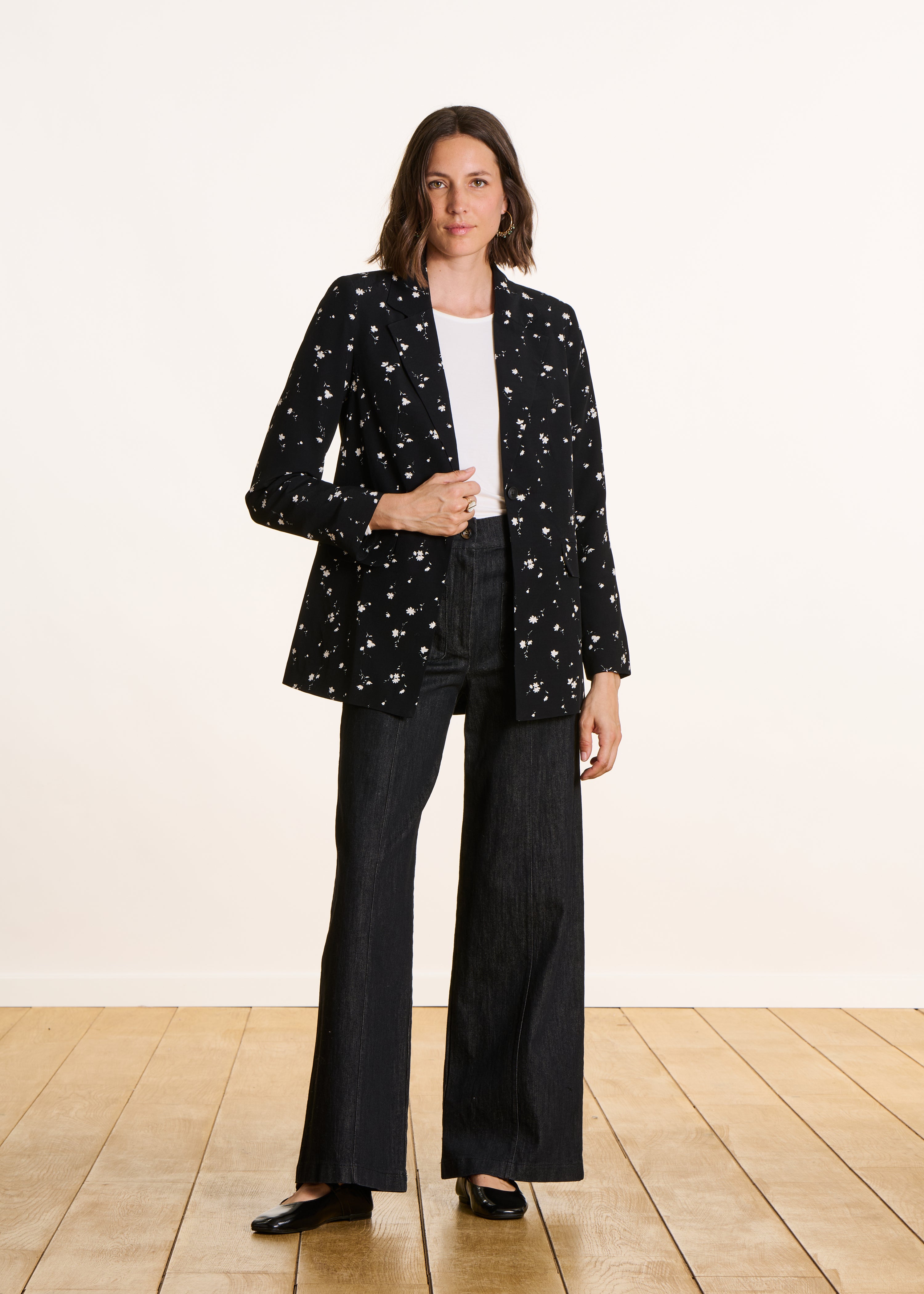 Blazerjacke in schwarz und weiß mit Blumenmuster