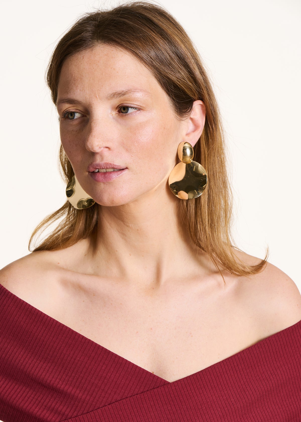 Gold round dangling earrings