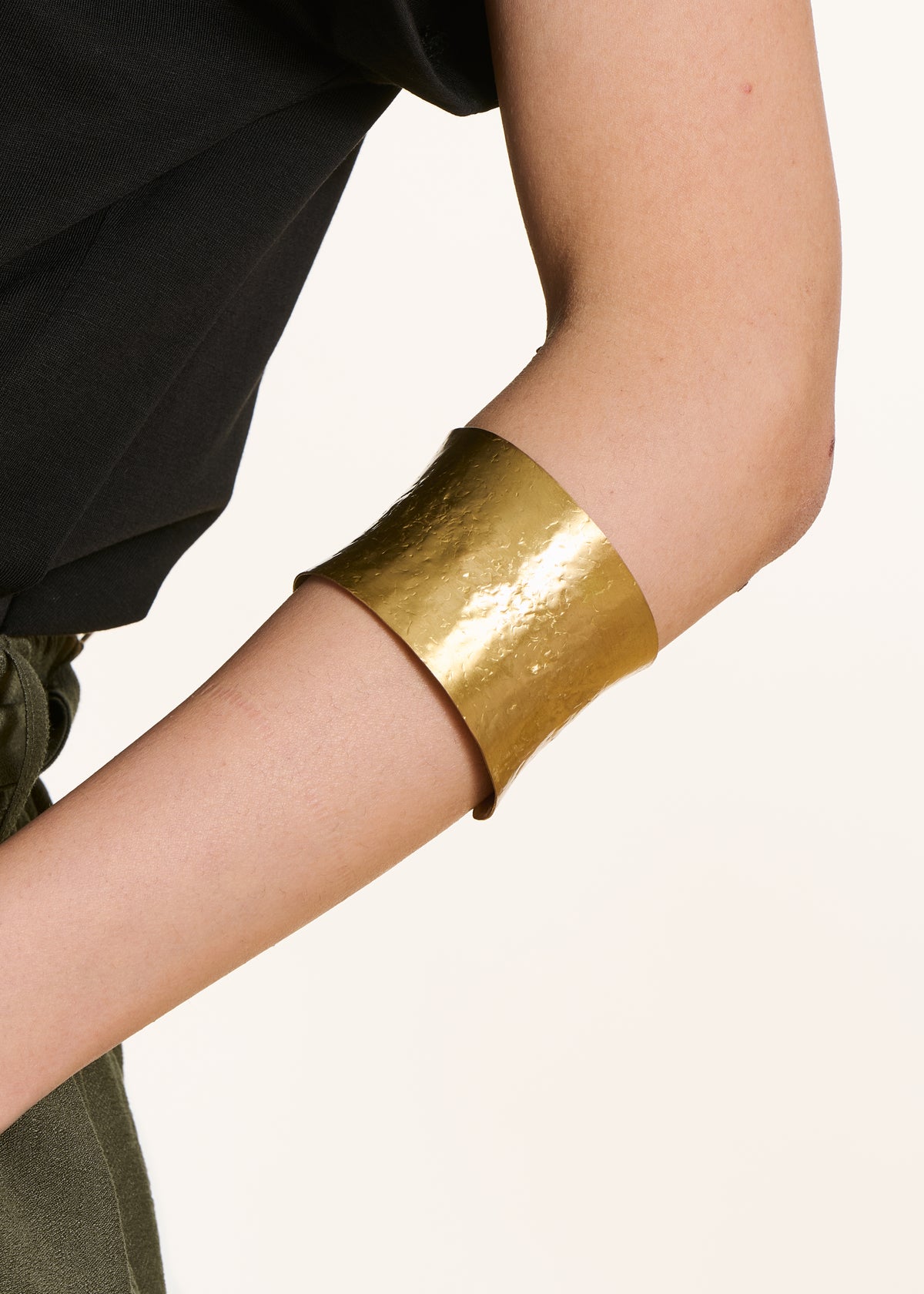 Grote verstelbare gouden bangle armband
