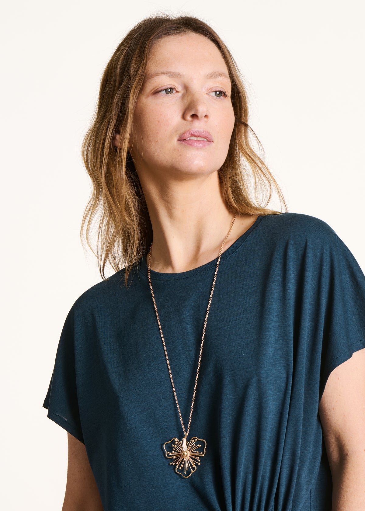 Golden flower long necklace