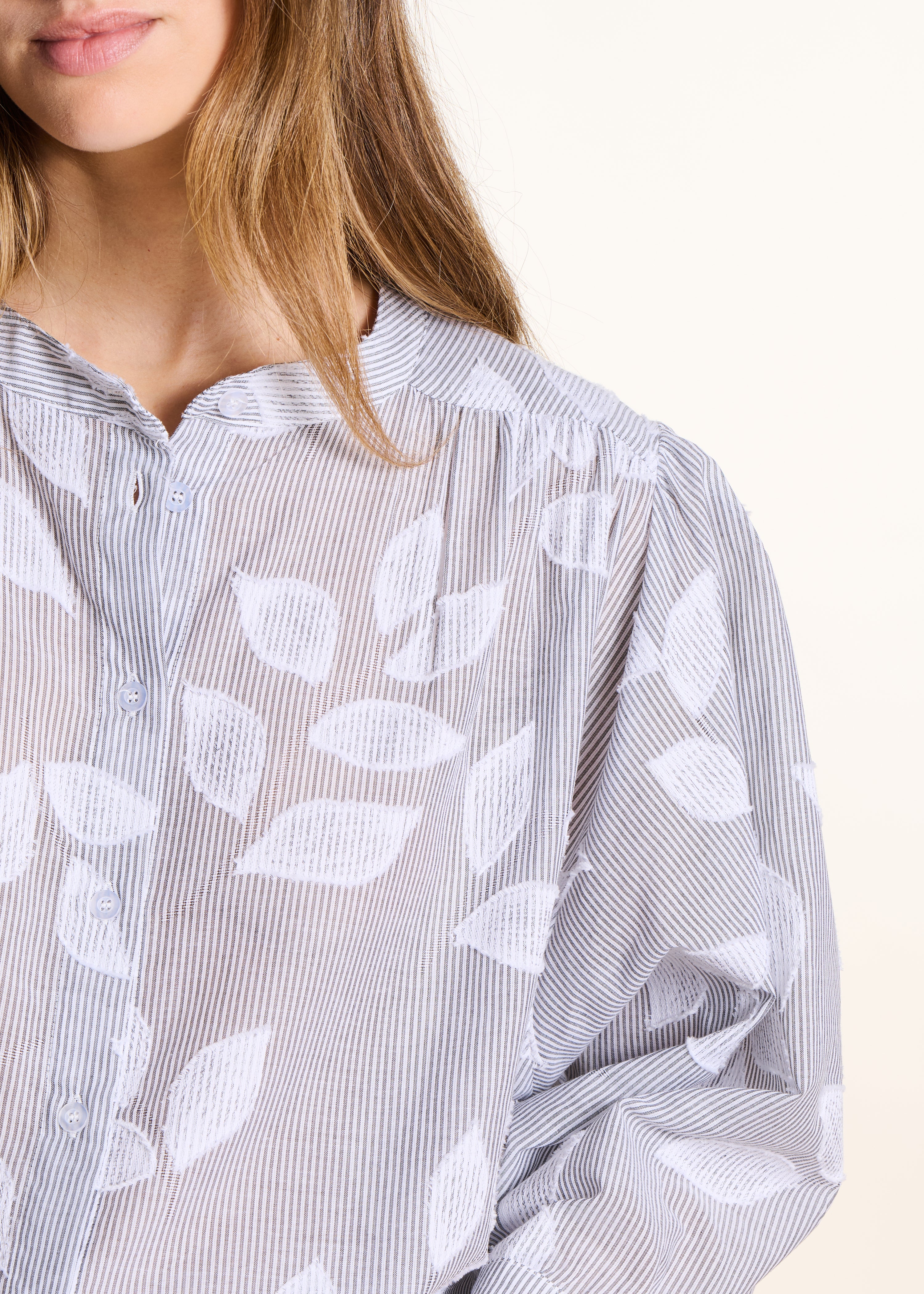 Chemisier noir en coton fleuri manches 3/4