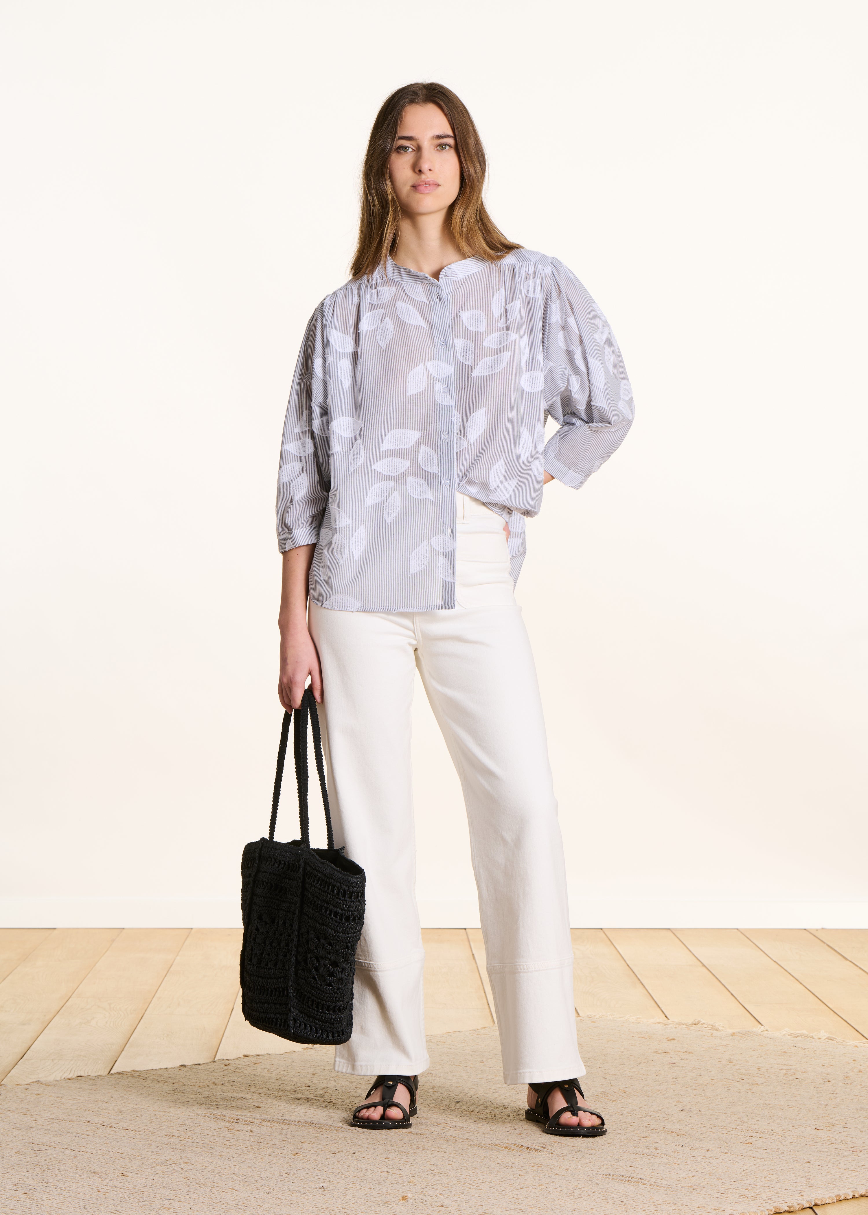 Chemisier noir en coton fleuri manches 3/4