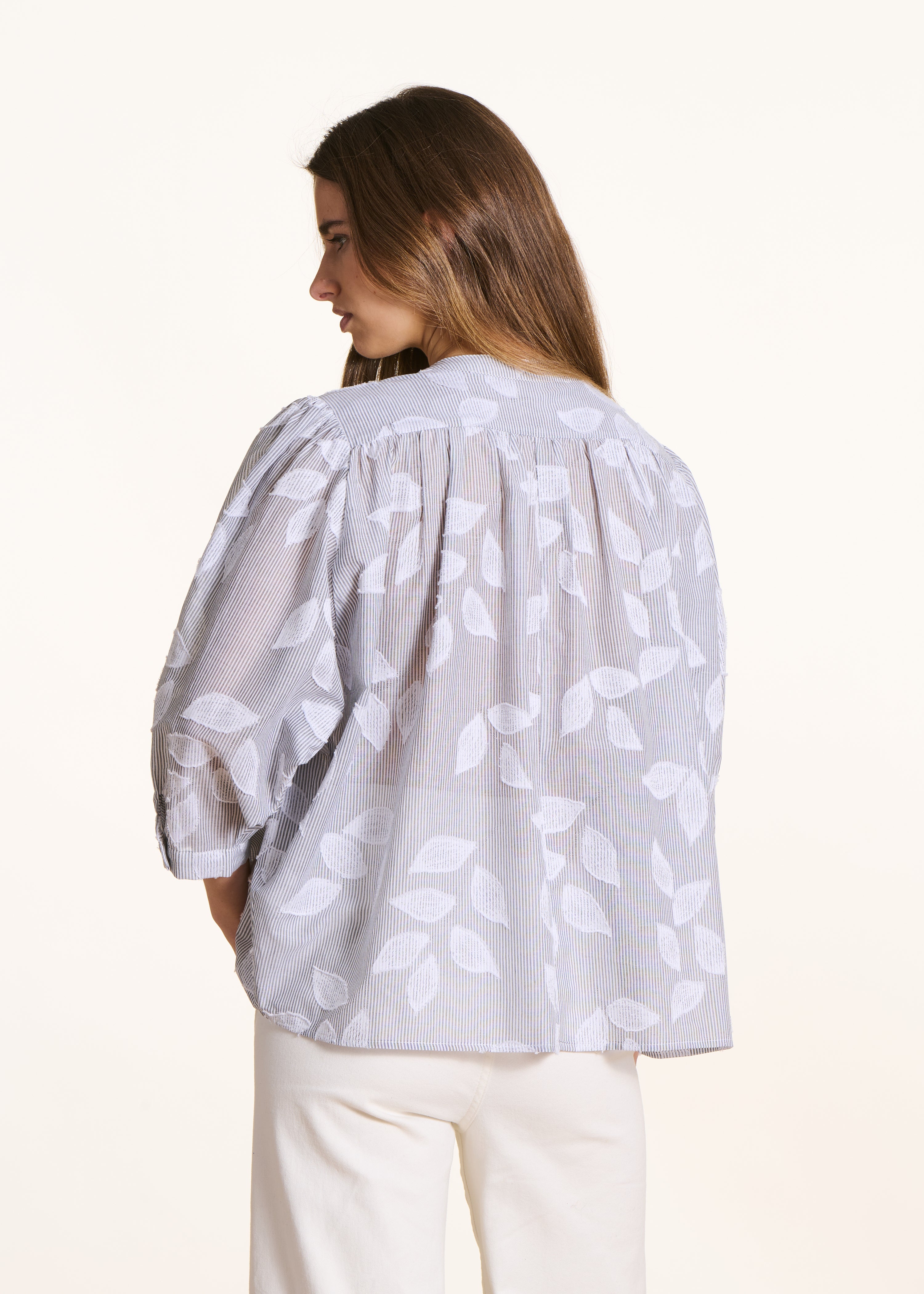 Chemisier noir en coton fleuri manches 3/4