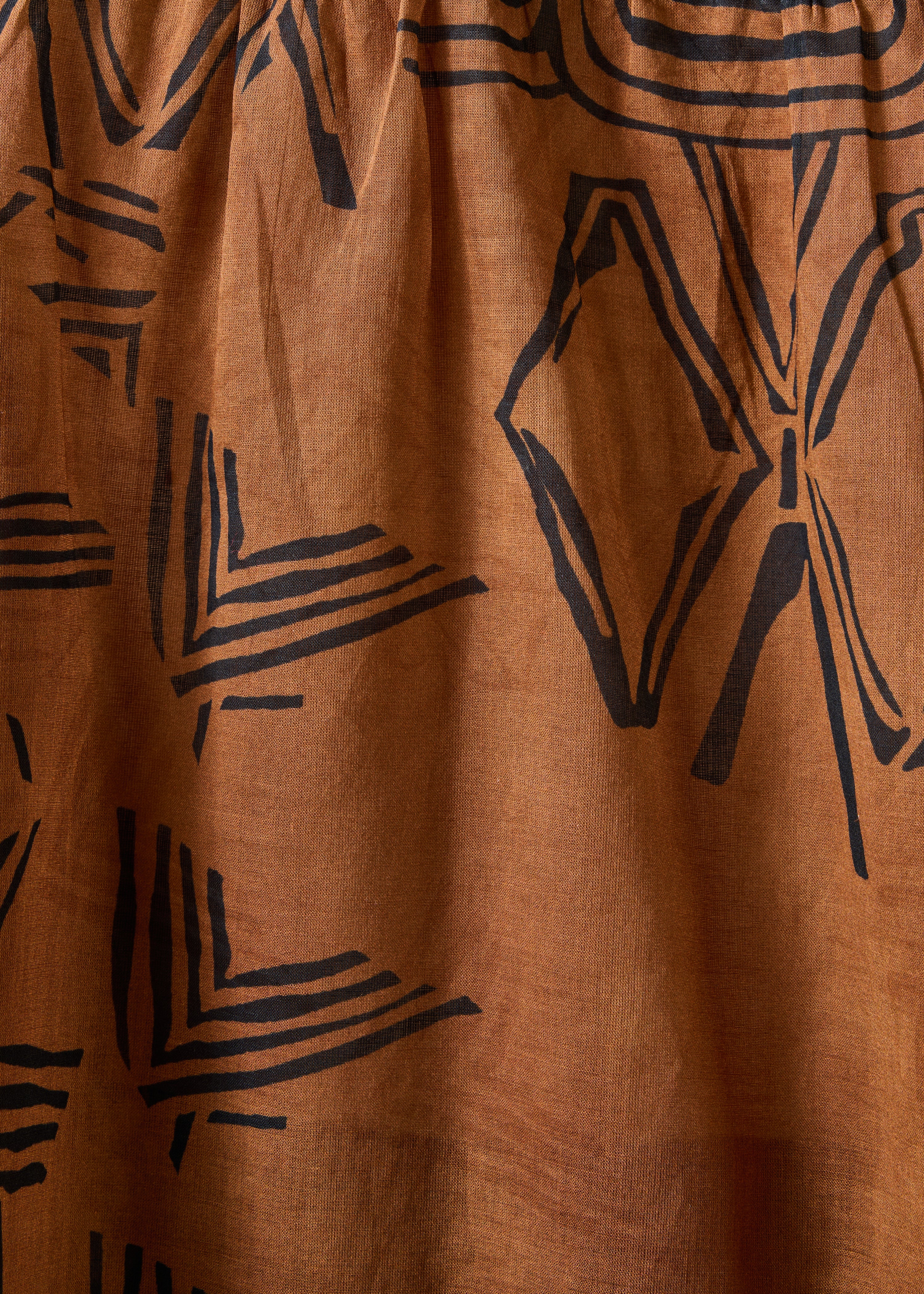 Braune Bluse aus bedrucktem Baumwoll-Voile