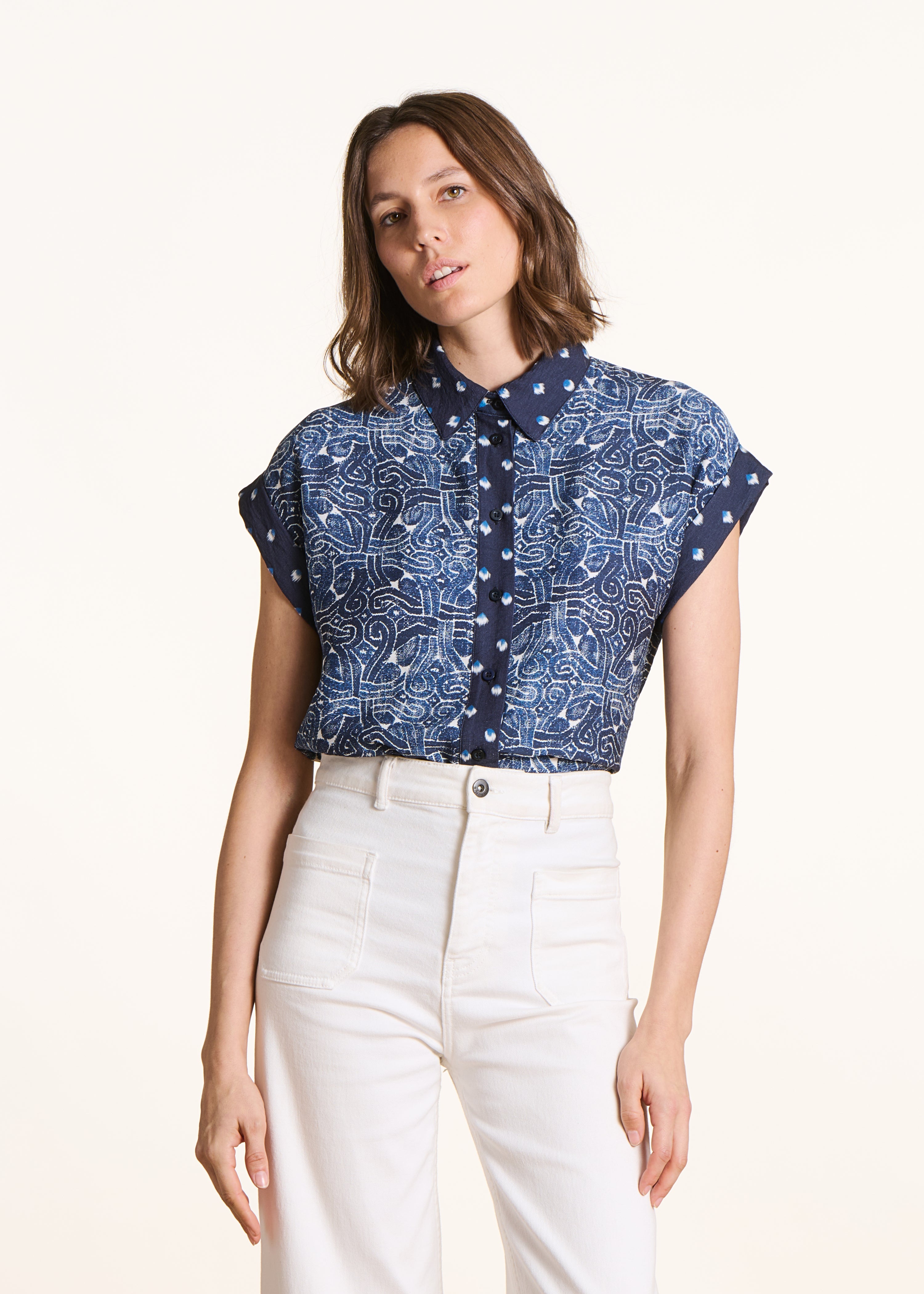 Blauw overhemd met korte mouwen en patchwork prints