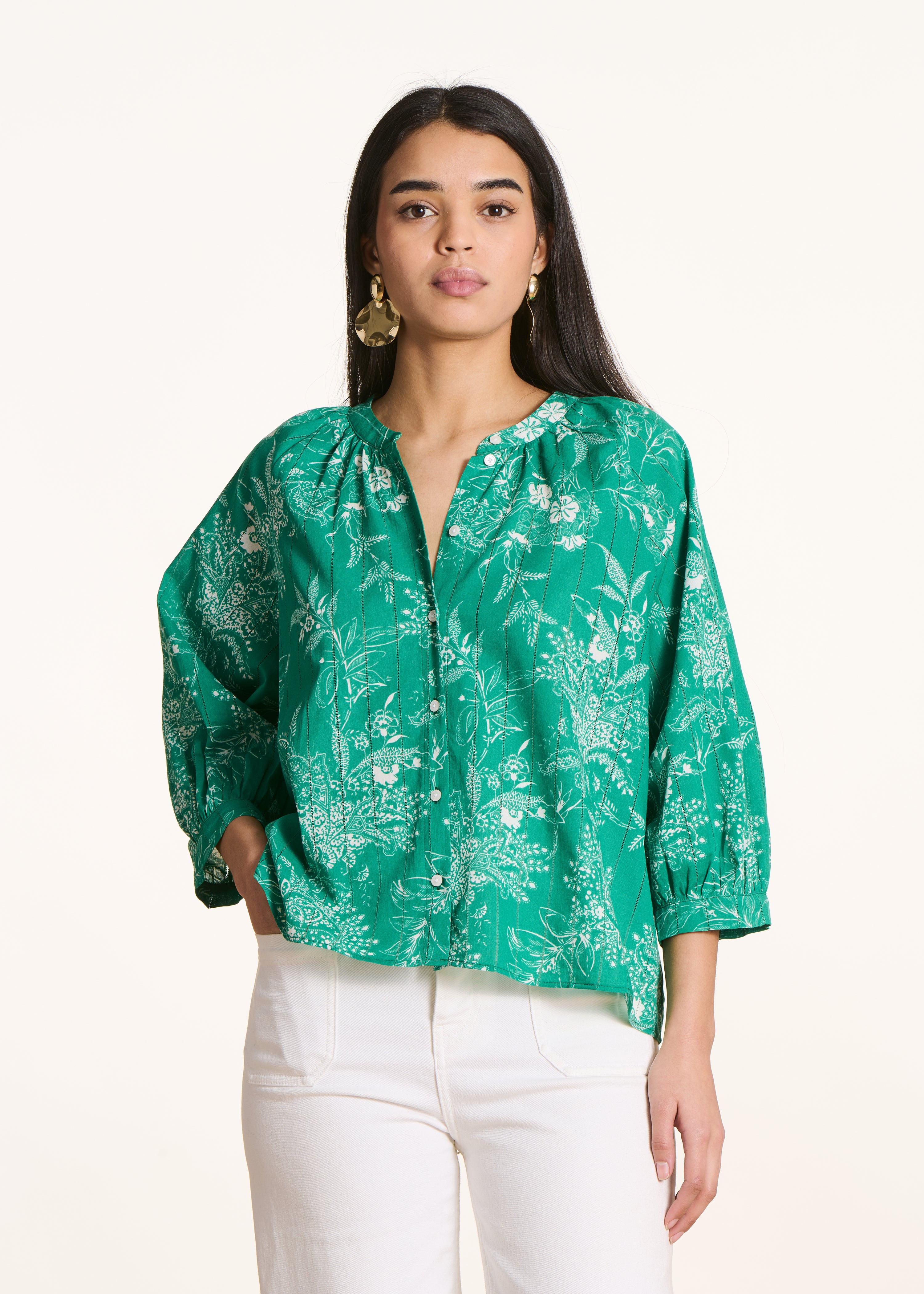 Blusa verde con estampado floral en voile de algodón orgánico