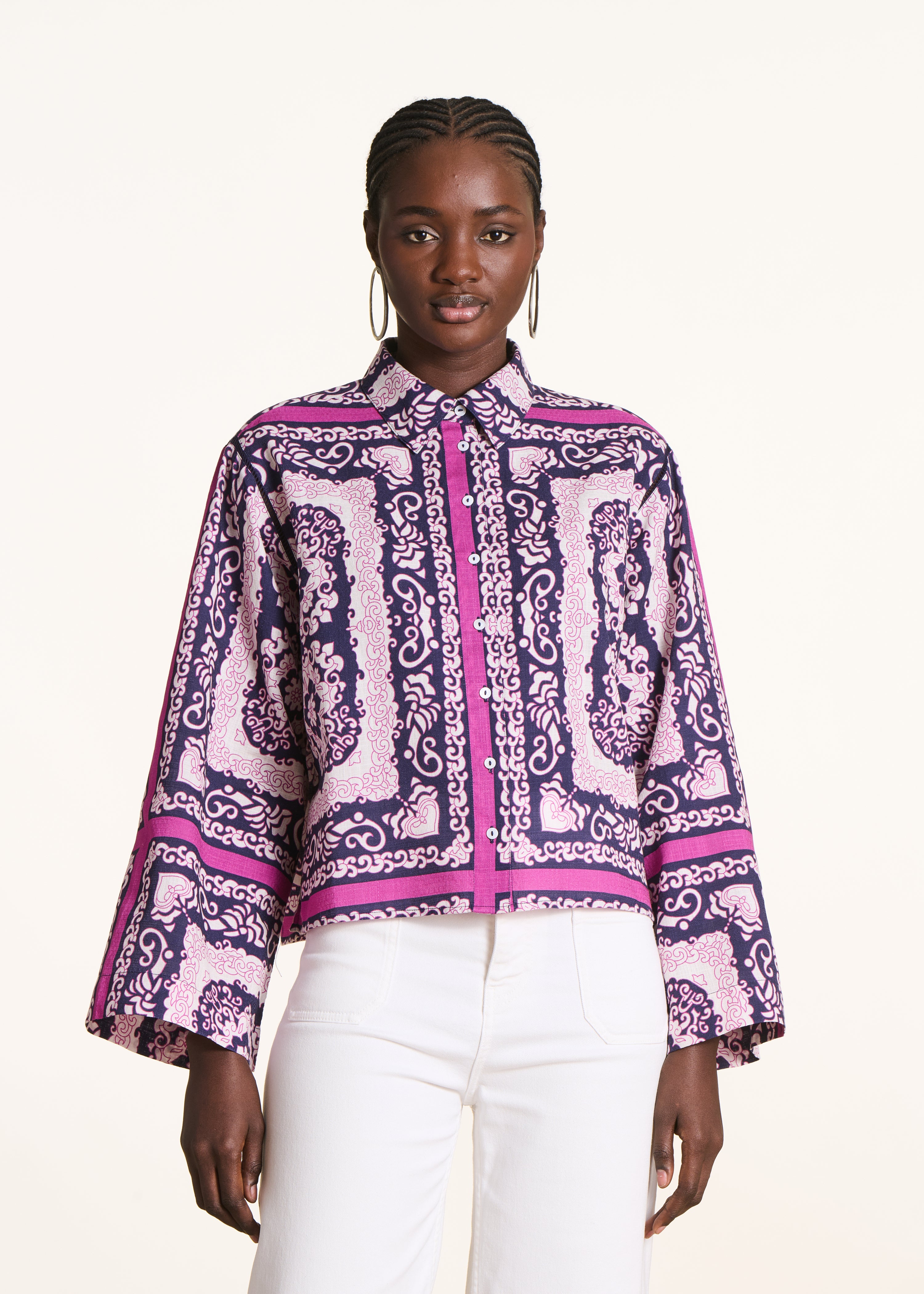 Loose violet and pink shirt with scarf print