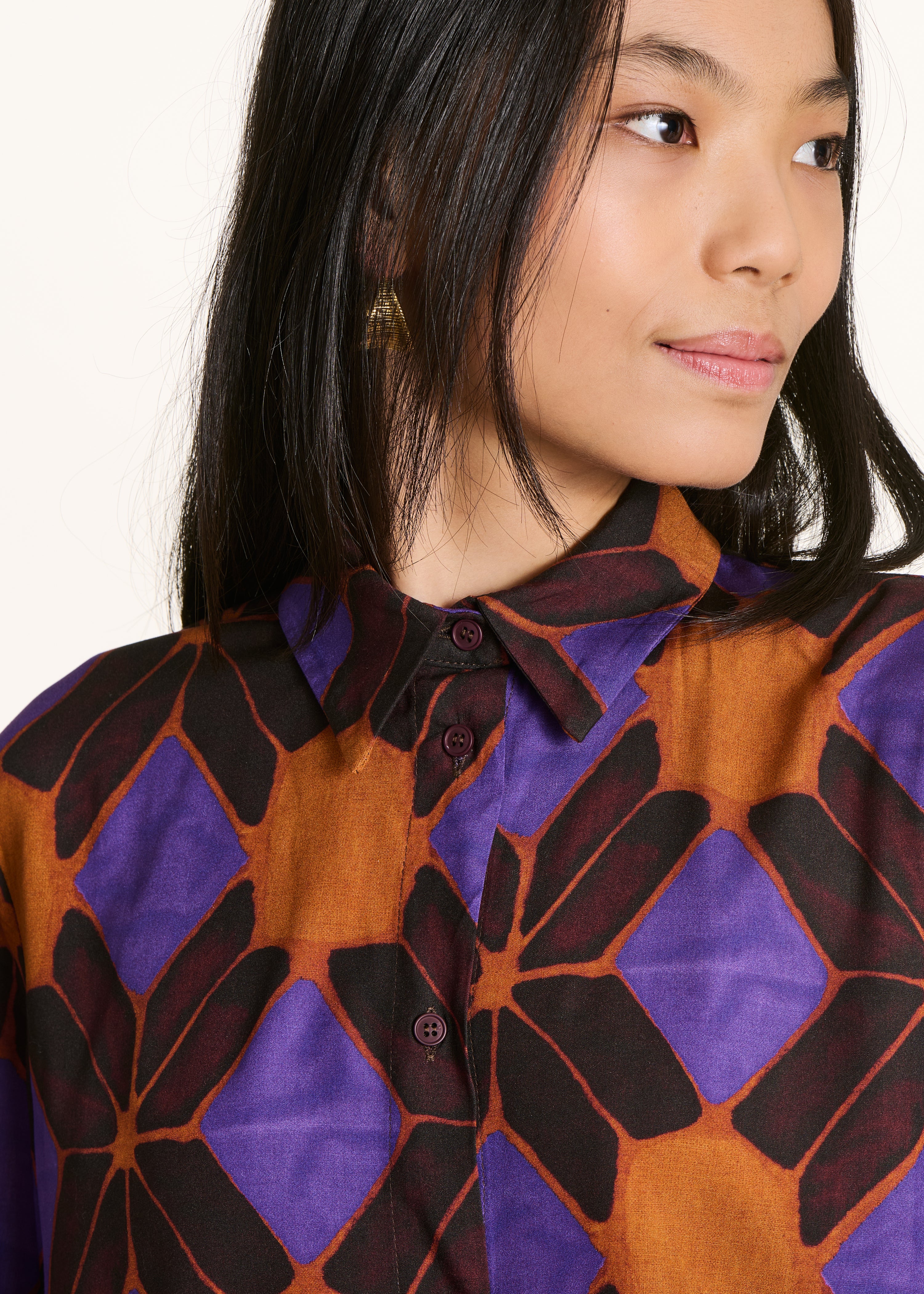 Weites Hemd mit orange-lila Print