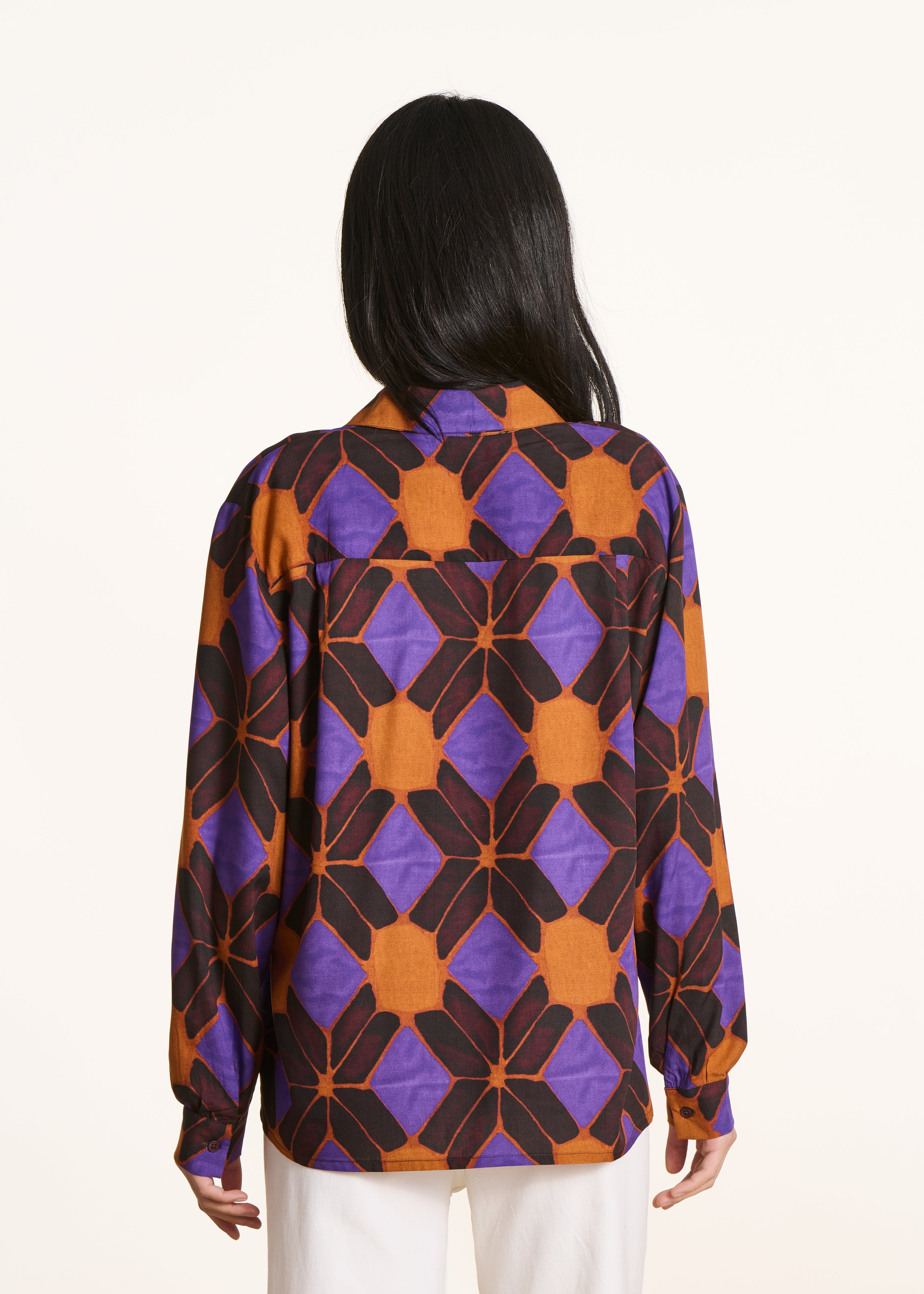 Weites Hemd mit orange-lila Print