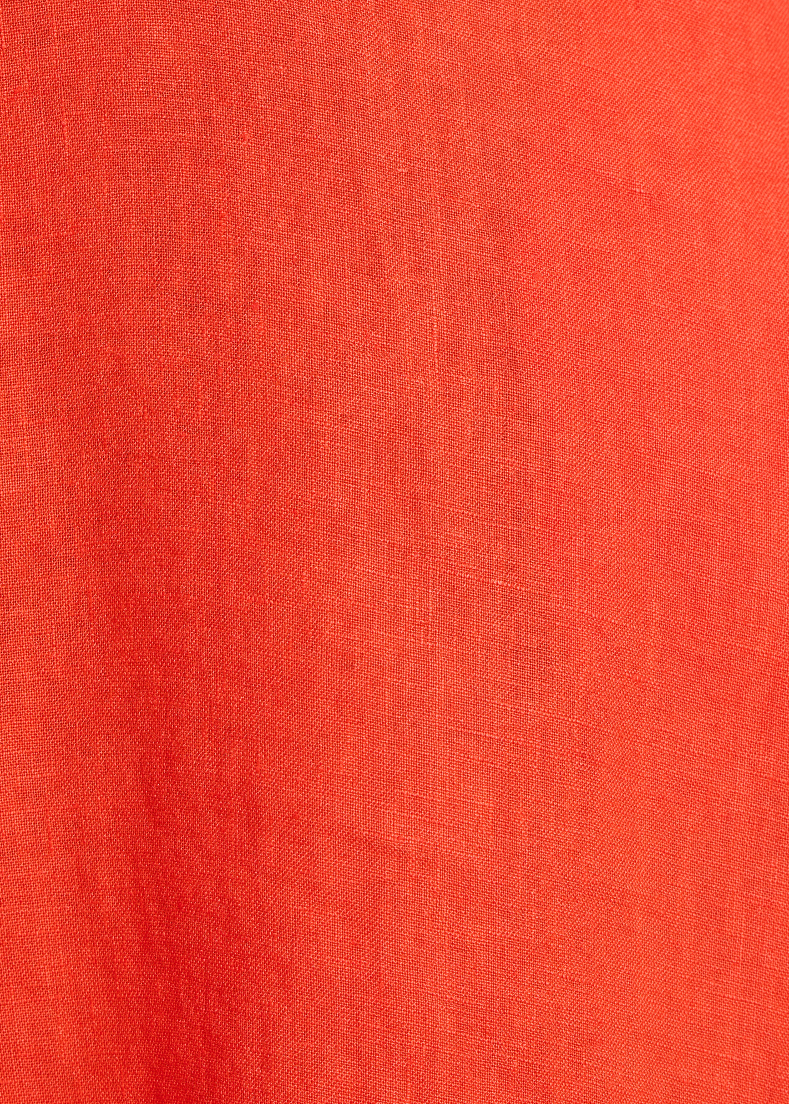 Orangefarbener Leinenoverall mit elastischen Trägern
