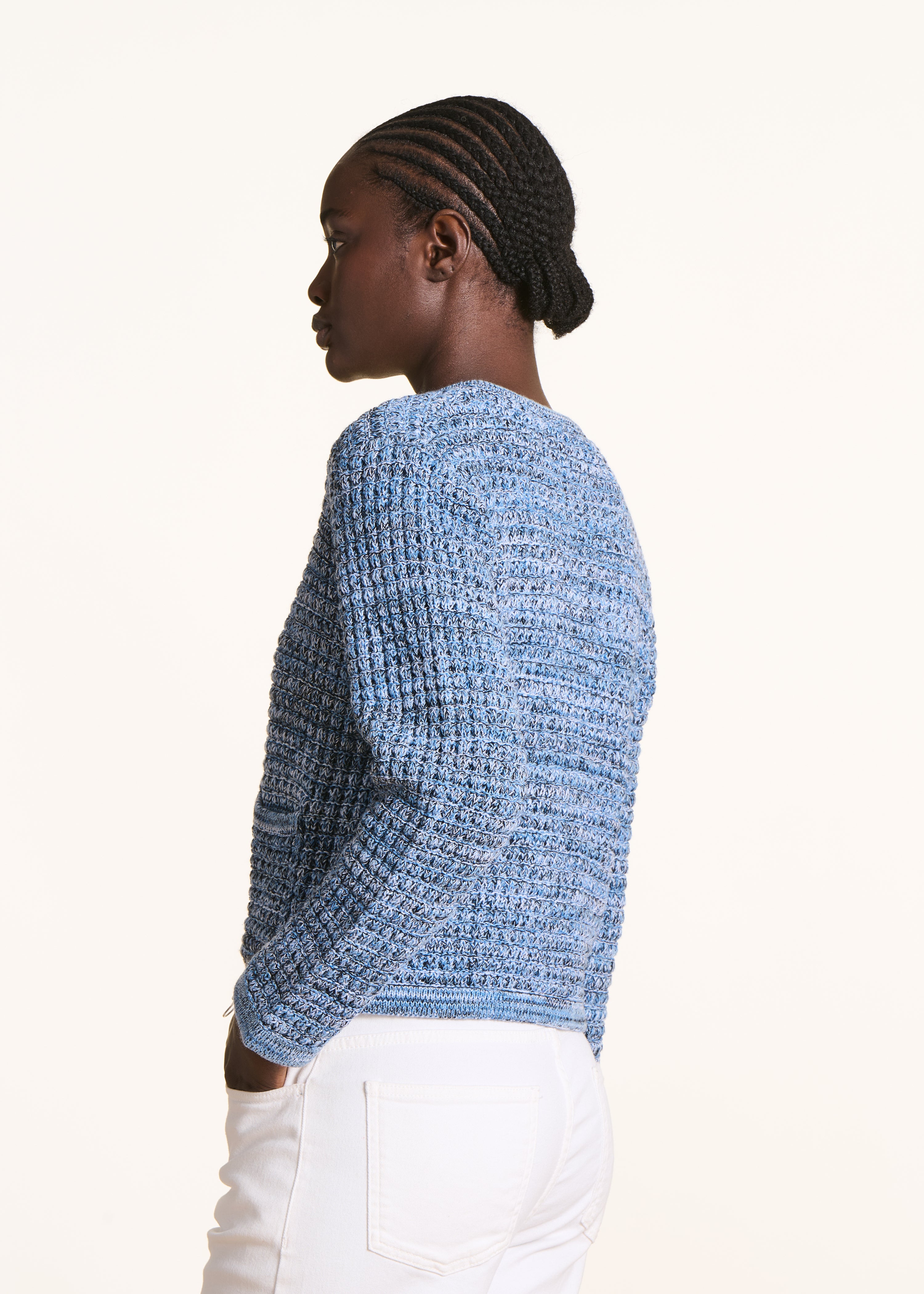 Offene blaue Strickjacke aus meliertem Strickstoff