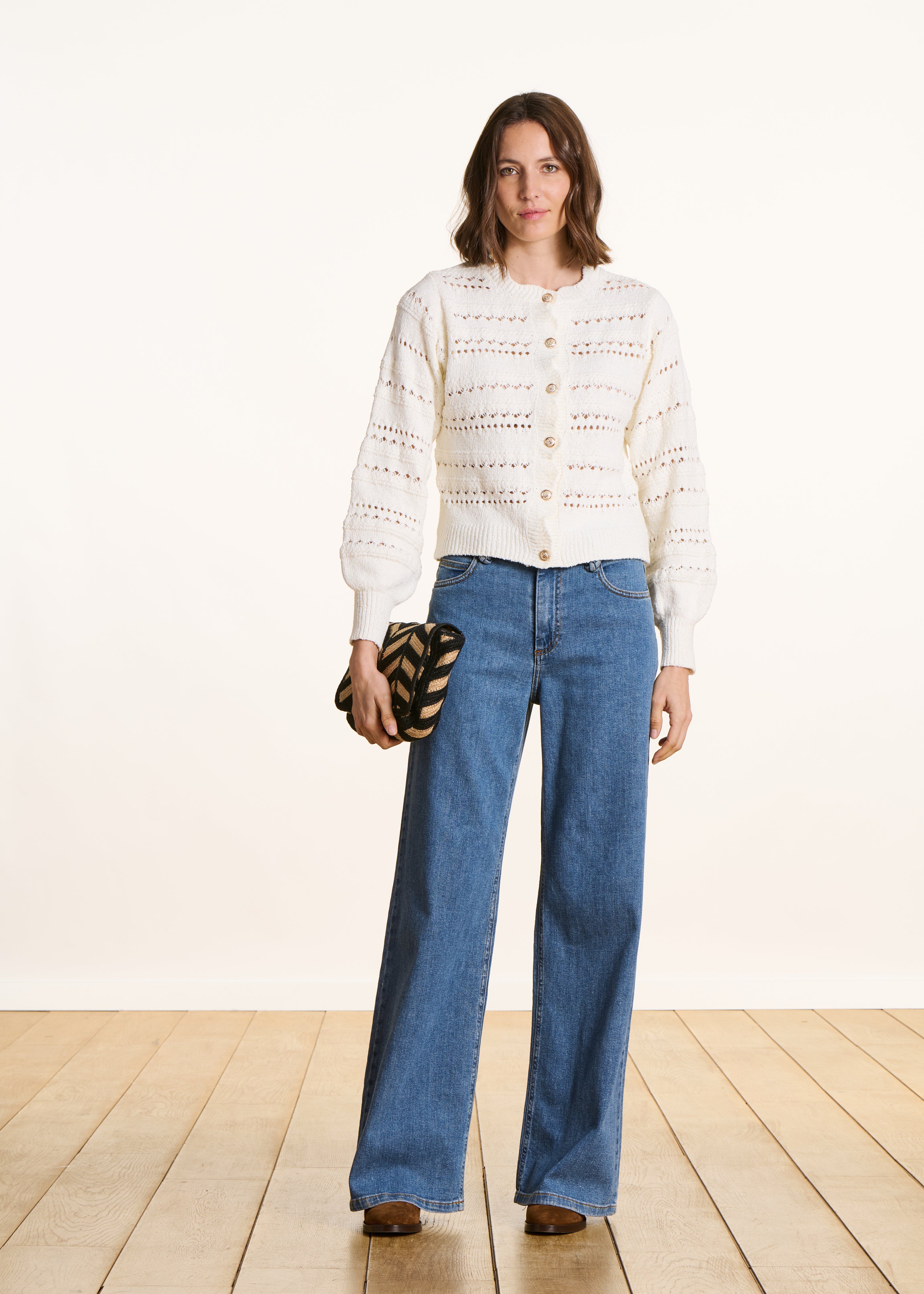 Gilet écru in maglia traforata con bottoni decorativi