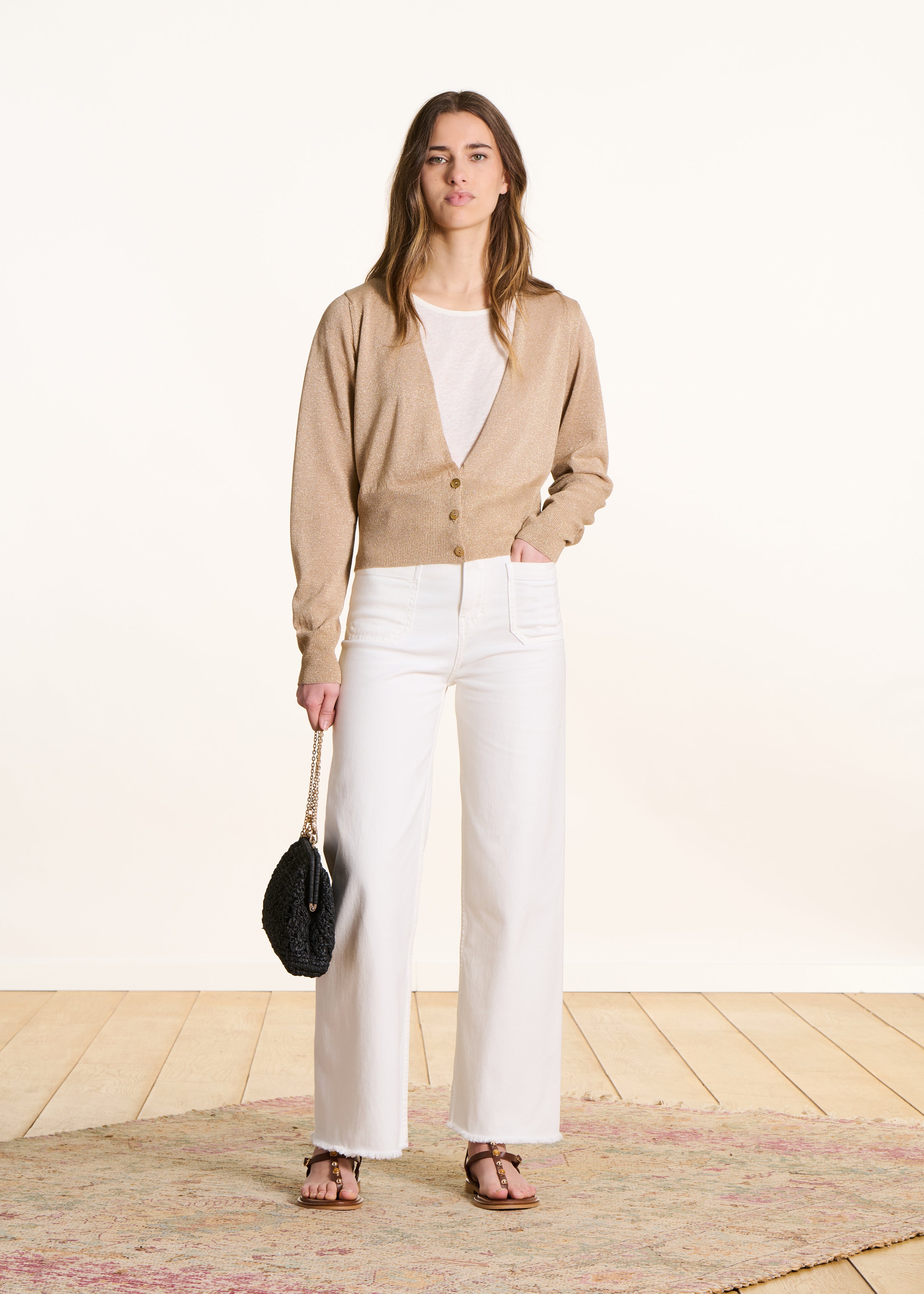 Figurbetonte Weste aus feinem, schimmerndem Strick in Beige