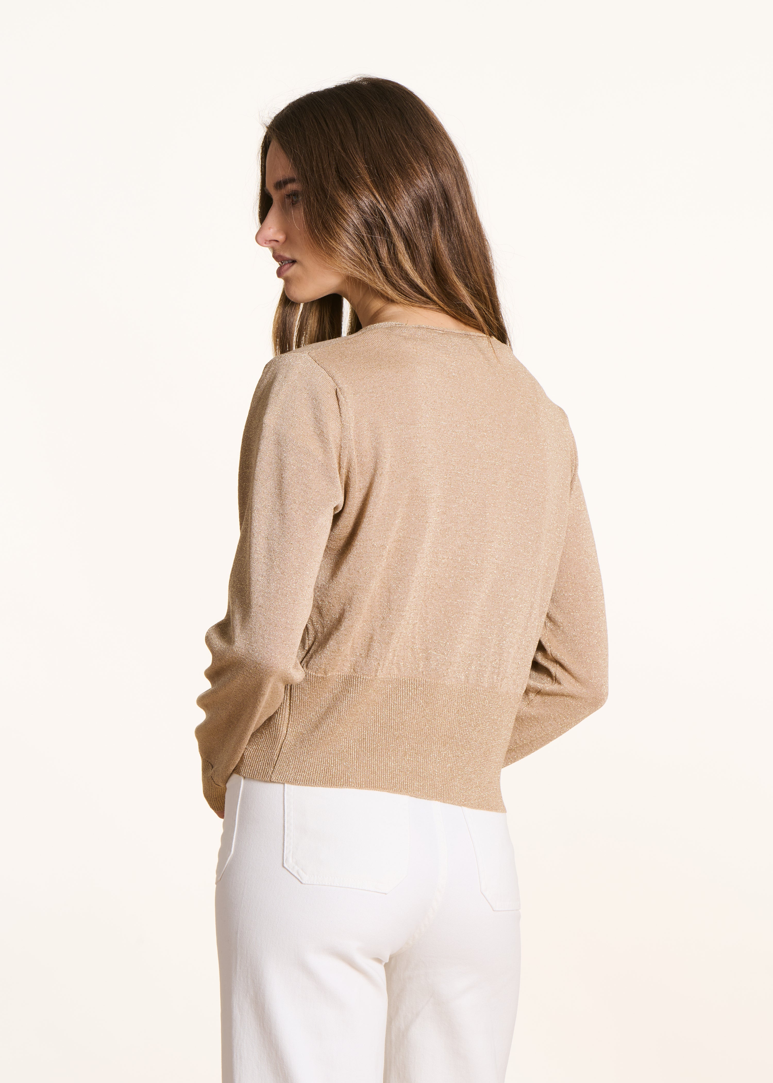 Figurbetonte Weste aus feinem, schimmerndem Strick in Beige