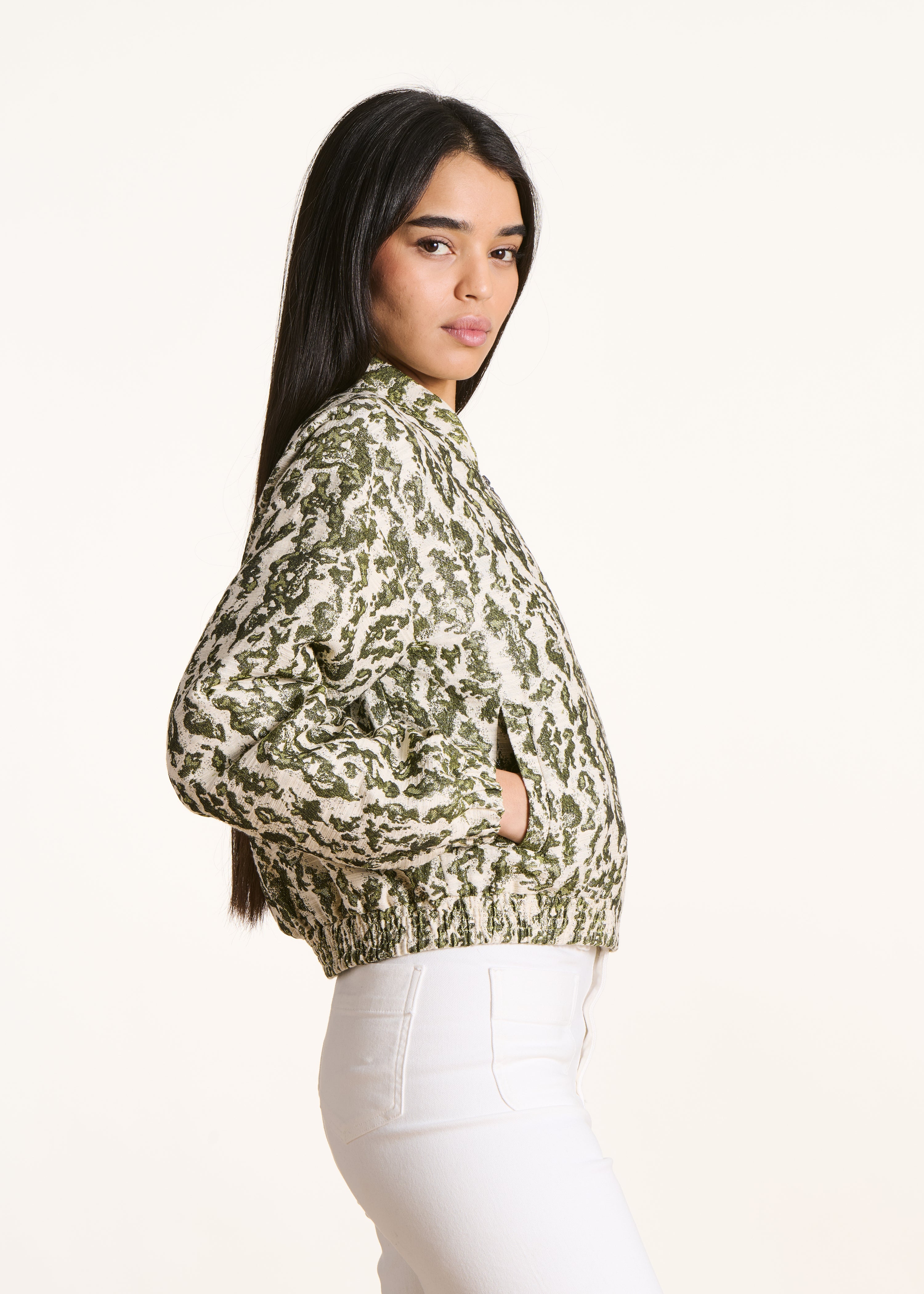 Cazadora bomber en jacquard kaki