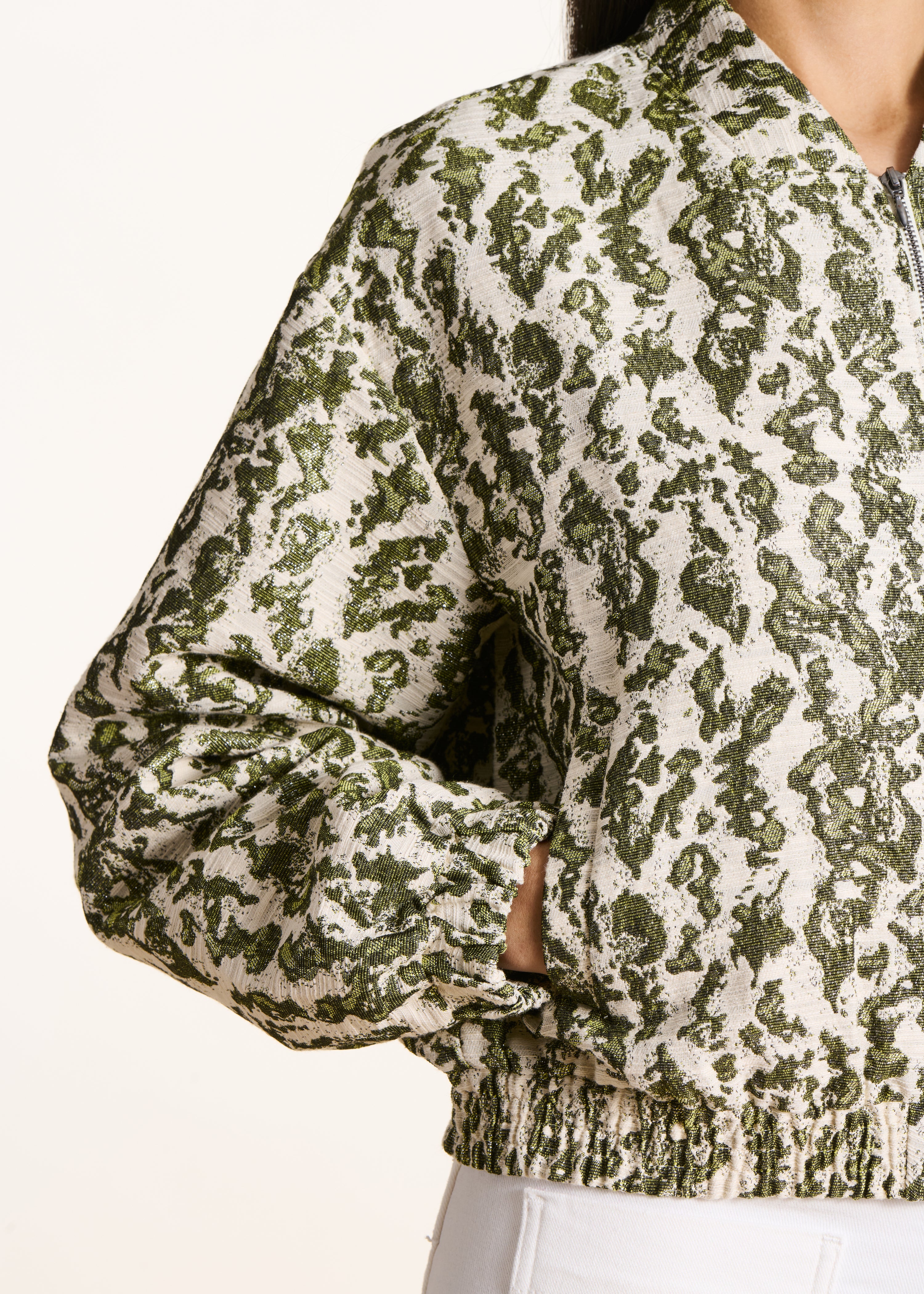 Cazadora bomber en jacquard kaki