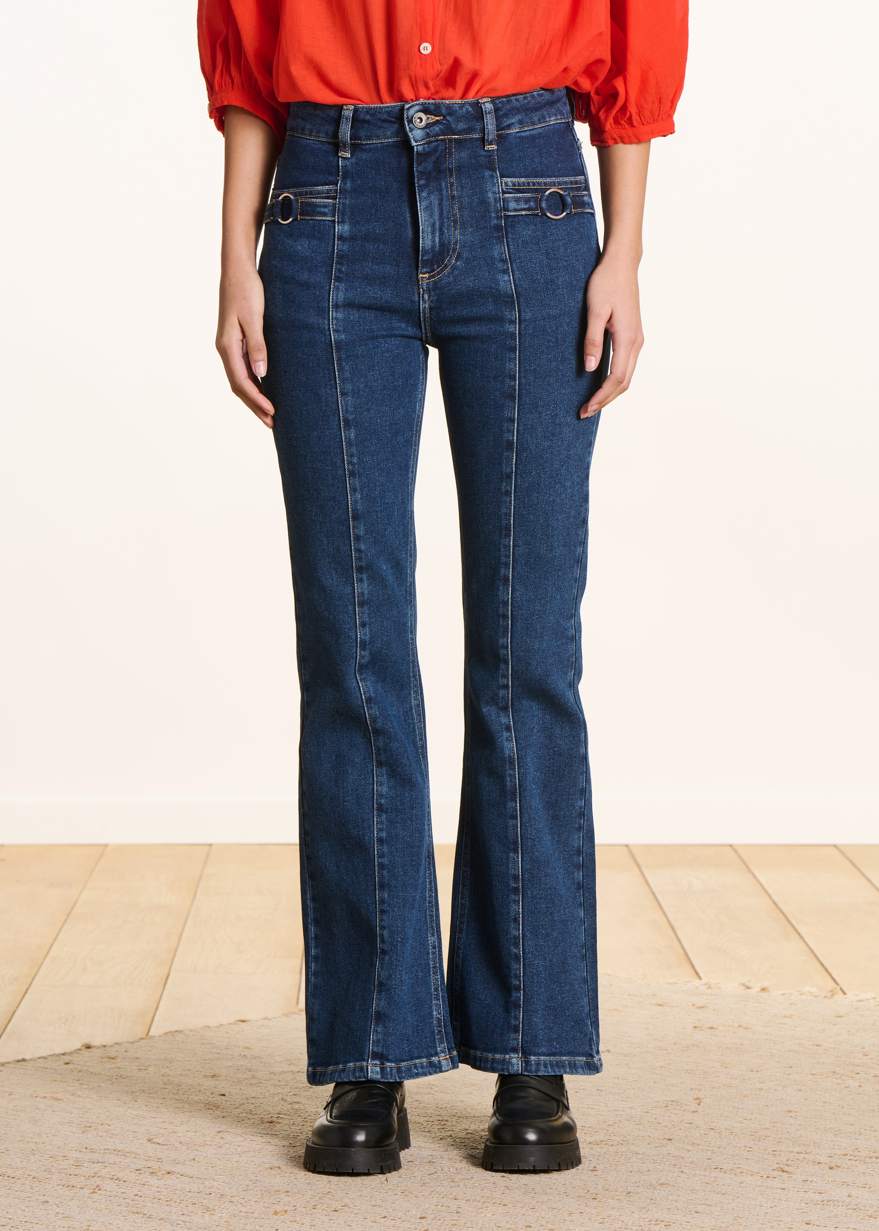 High-waisted flare jeans in organic cotton
