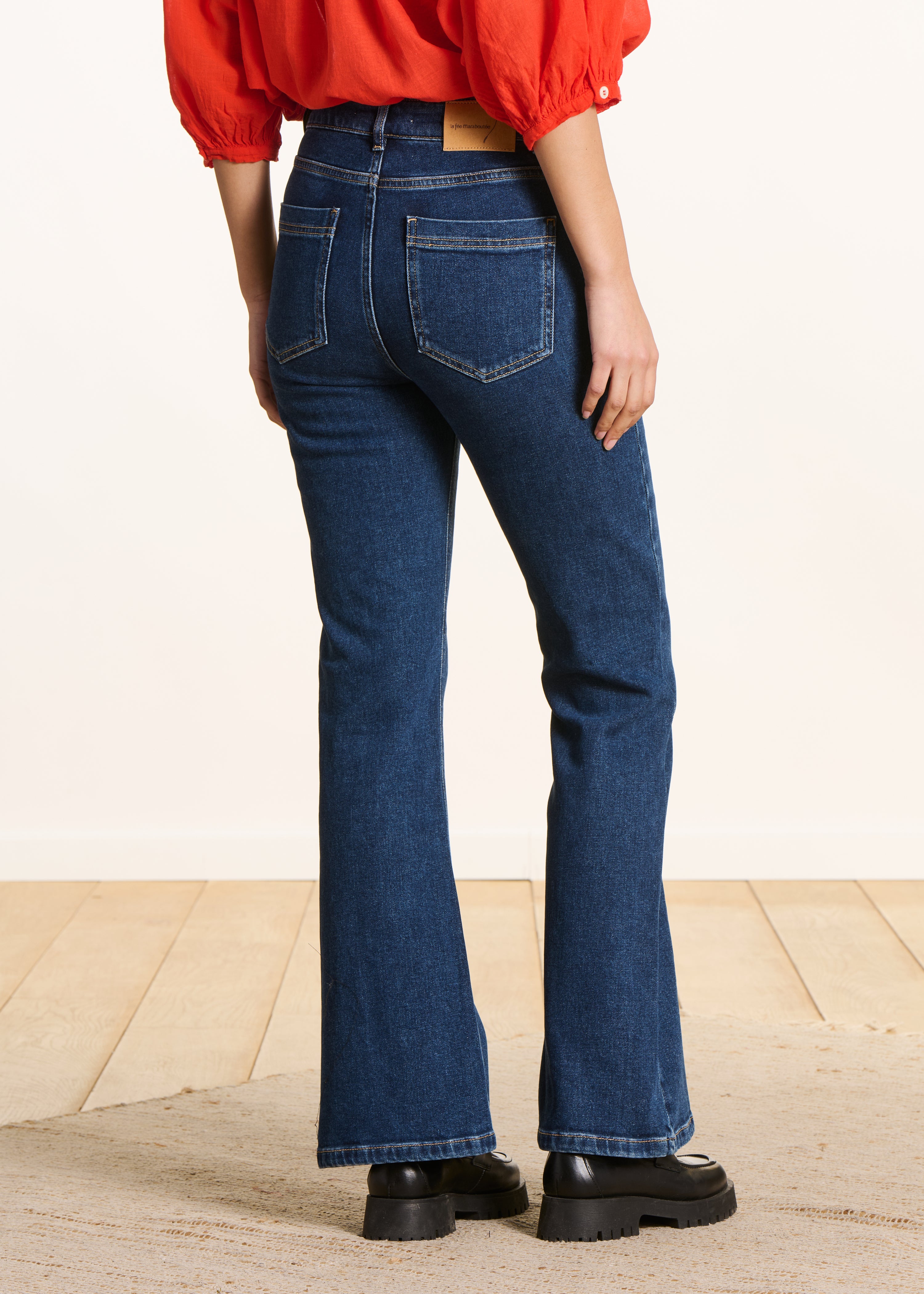 High-waisted flare jeans in organic cotton