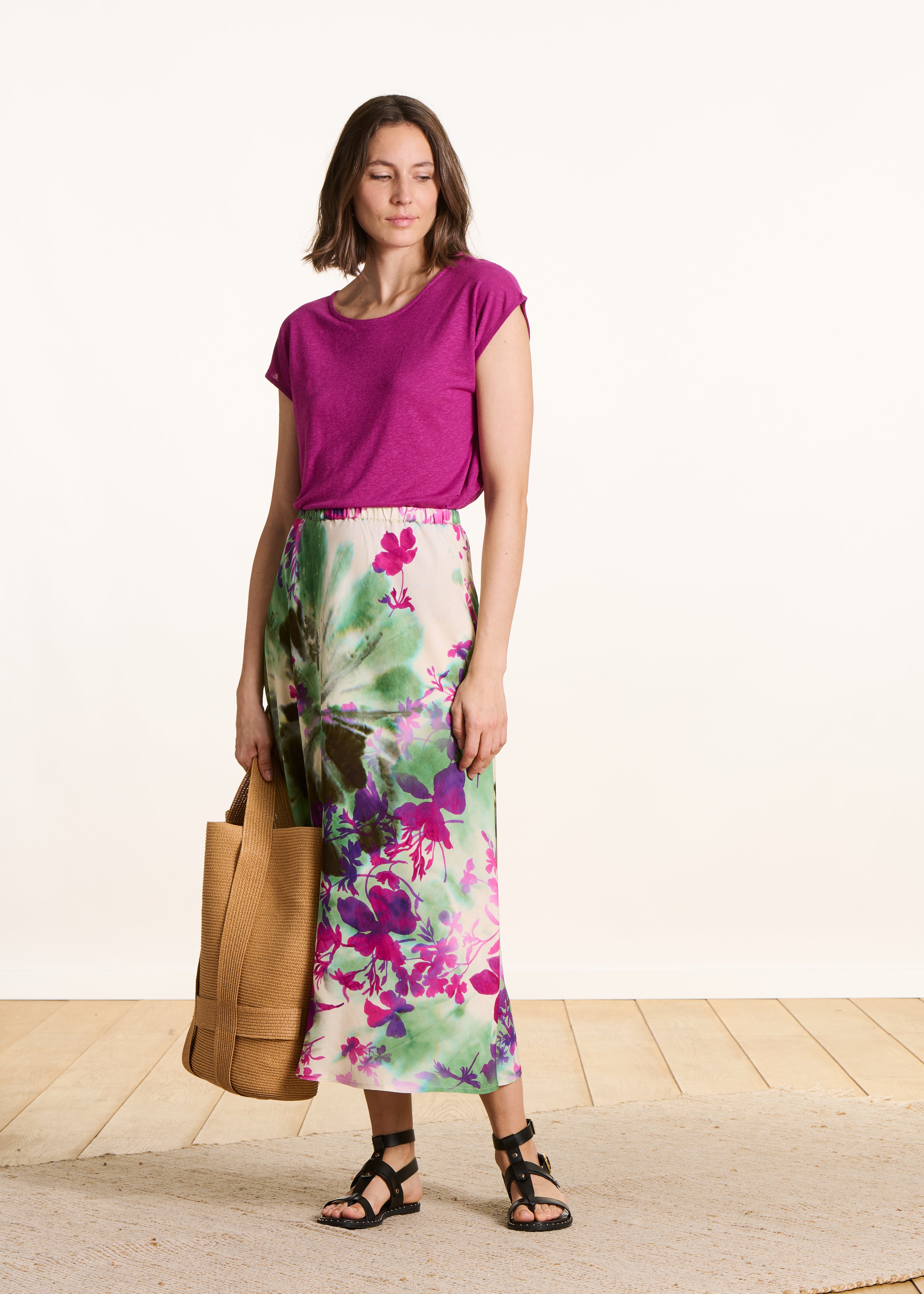 Falda larga con estampado floral verde y rosa