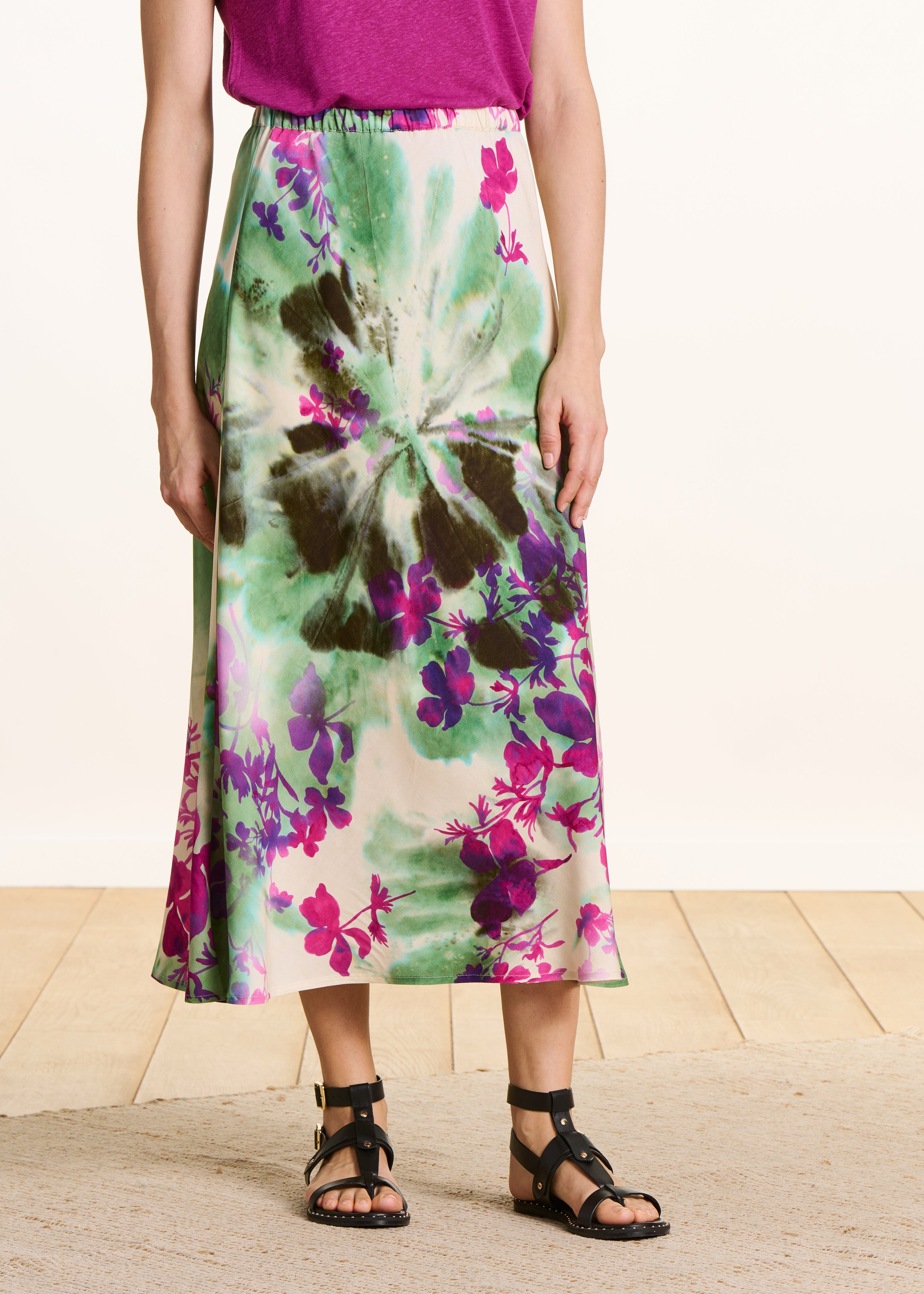 Falda larga con estampado floral verde y rosa