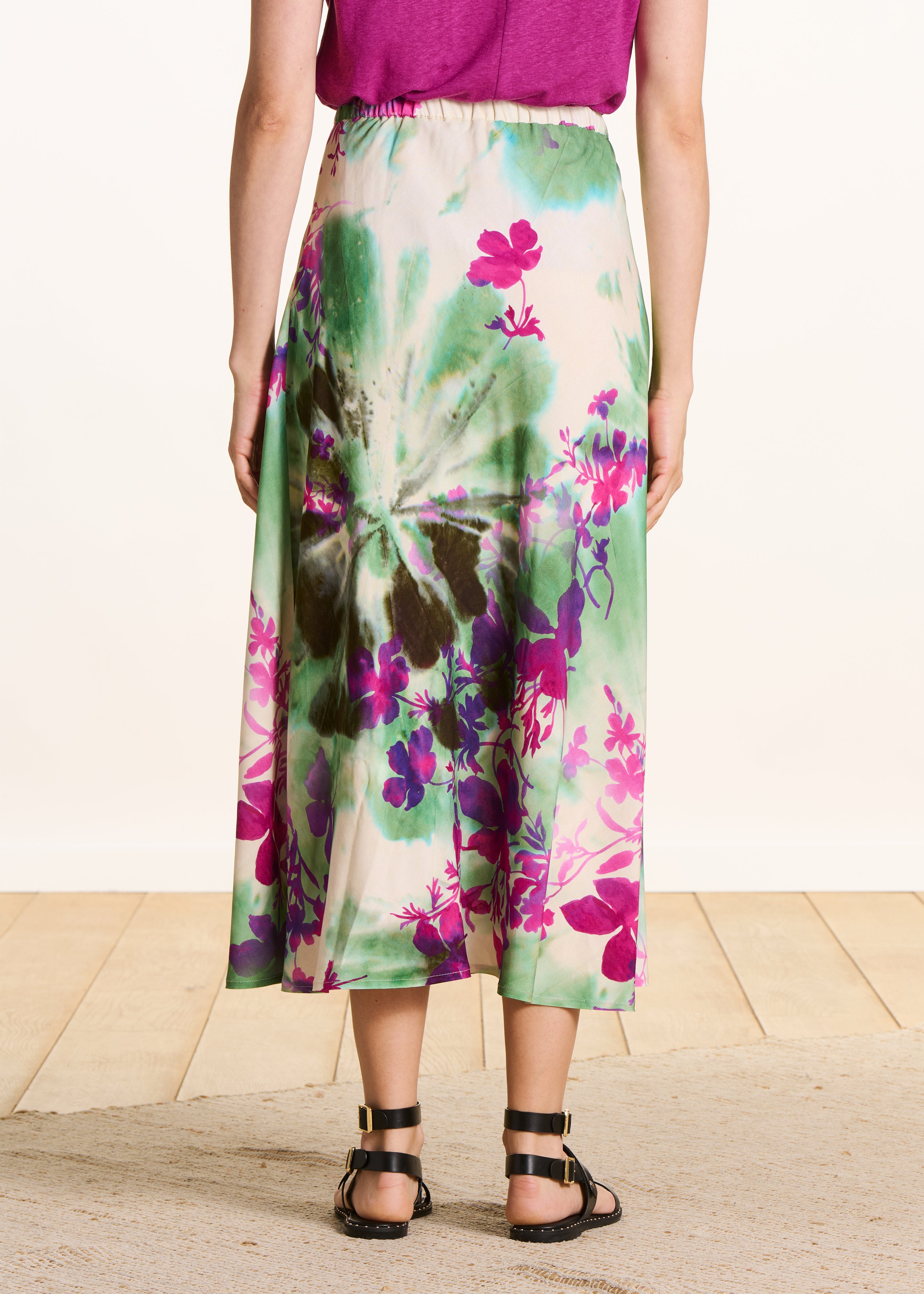 Falda larga con estampado floral verde y rosa