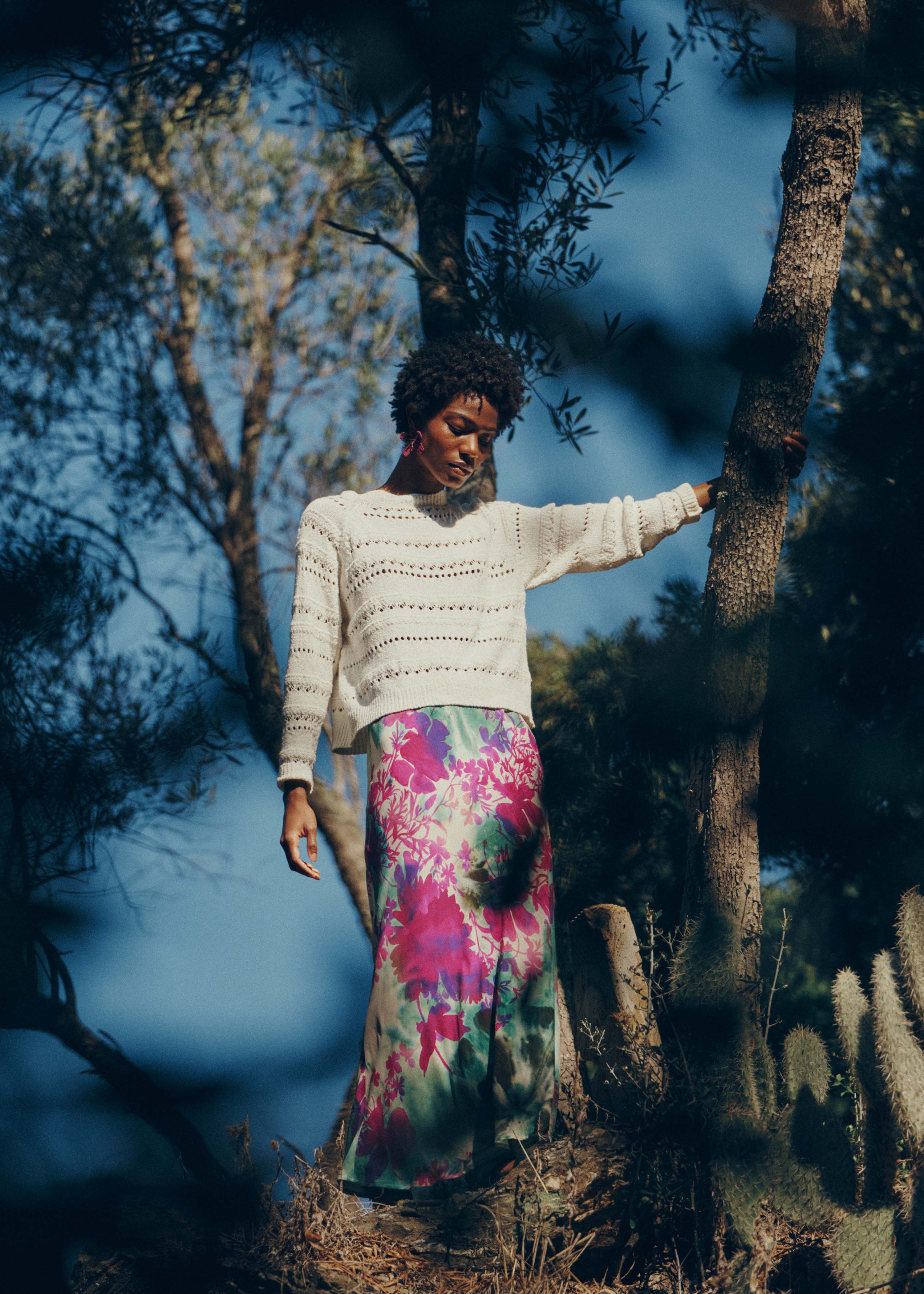 Falda larga con estampado floral verde y rosa