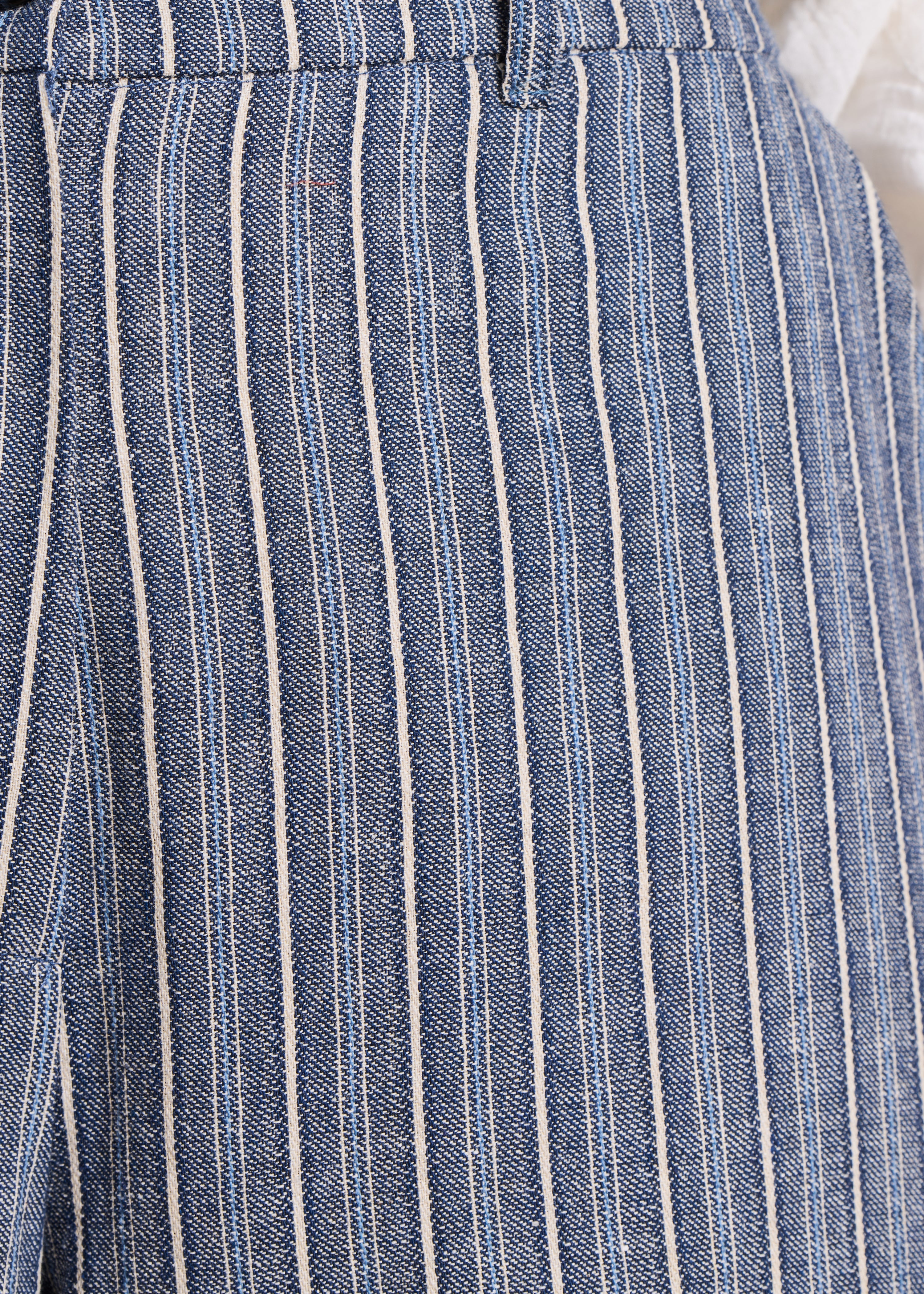 Rechte en wijde broek met blauwe strepen en hoge taille
