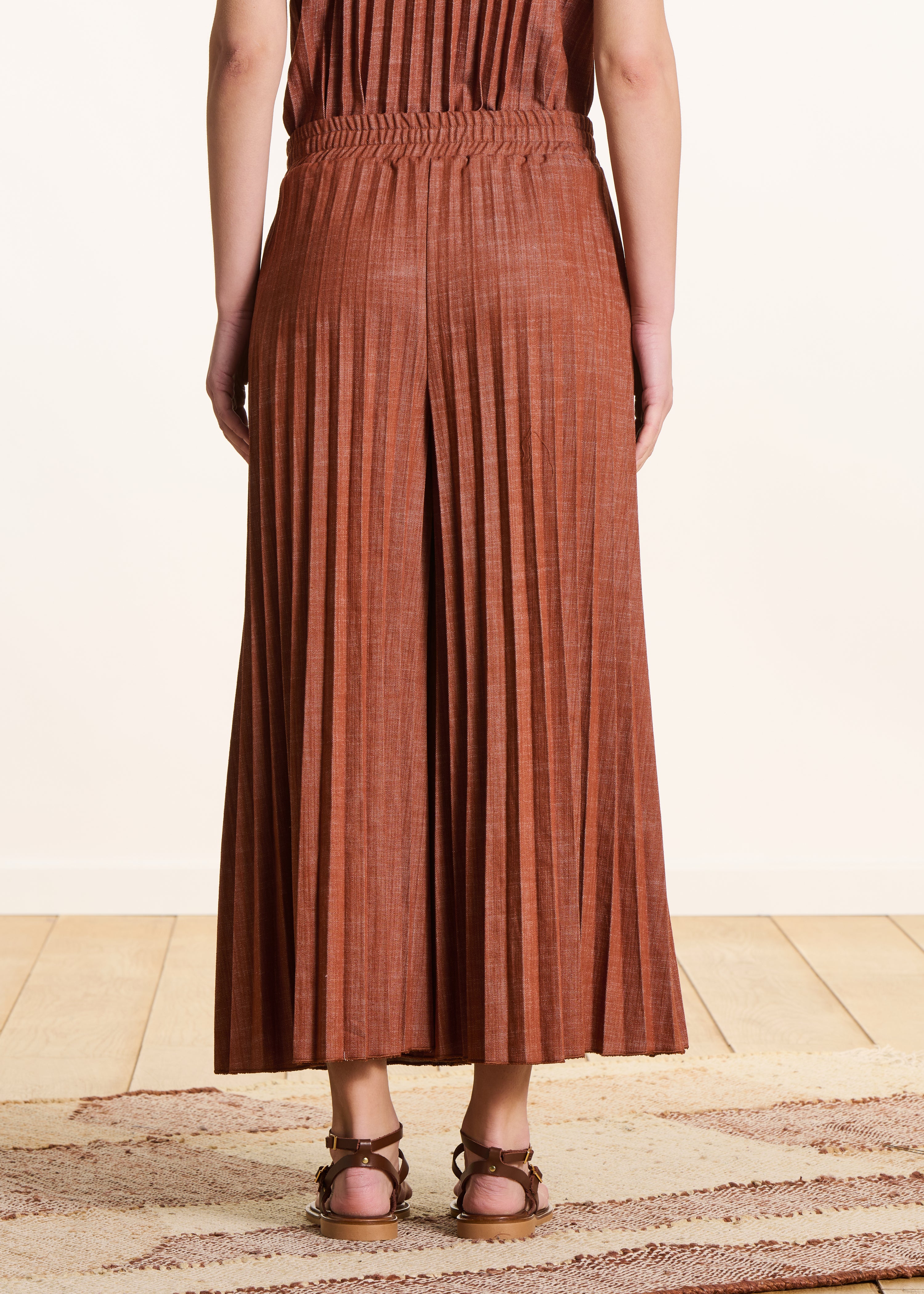 Terracotta pleated denim trousers with elastic waist