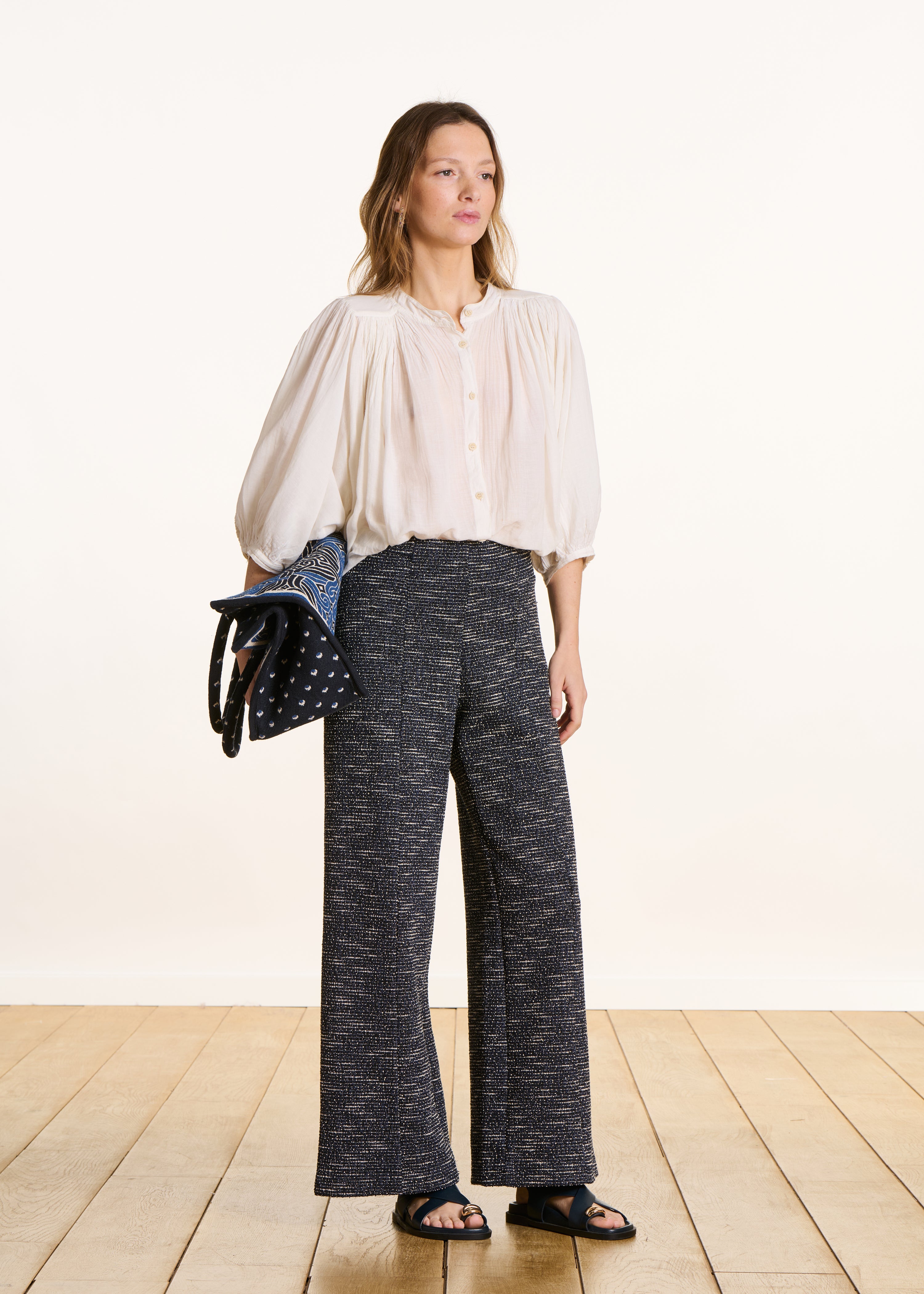 Pantalon cropped bleu marine en milano effet tweed