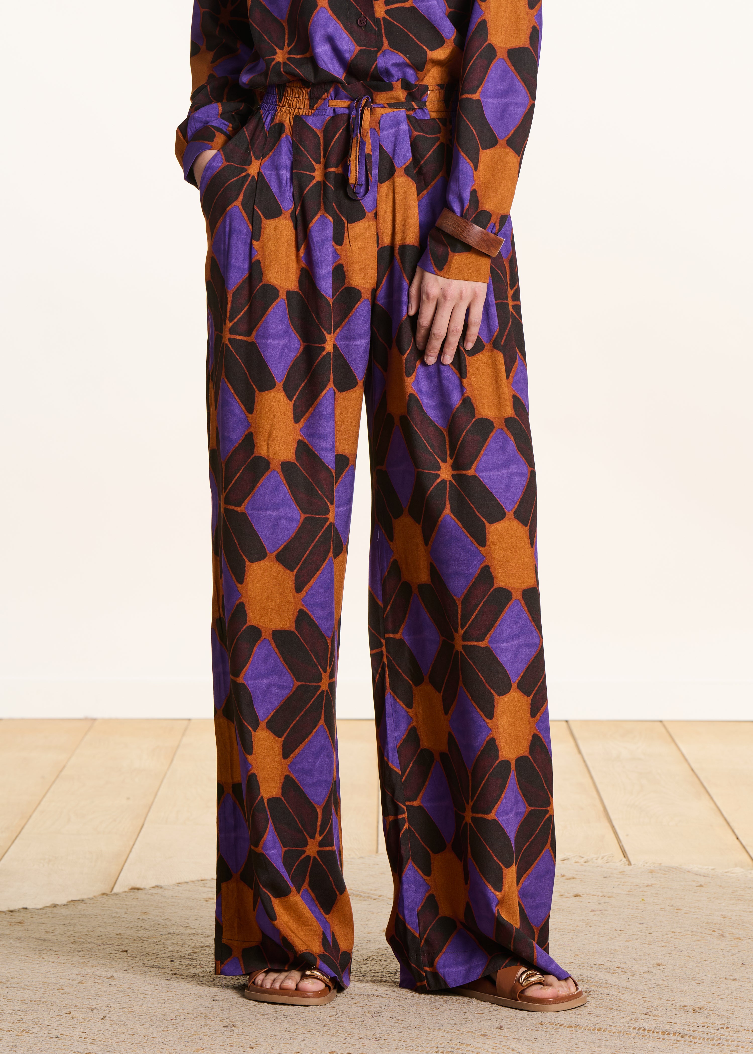 Wide orange and purple trousers with print