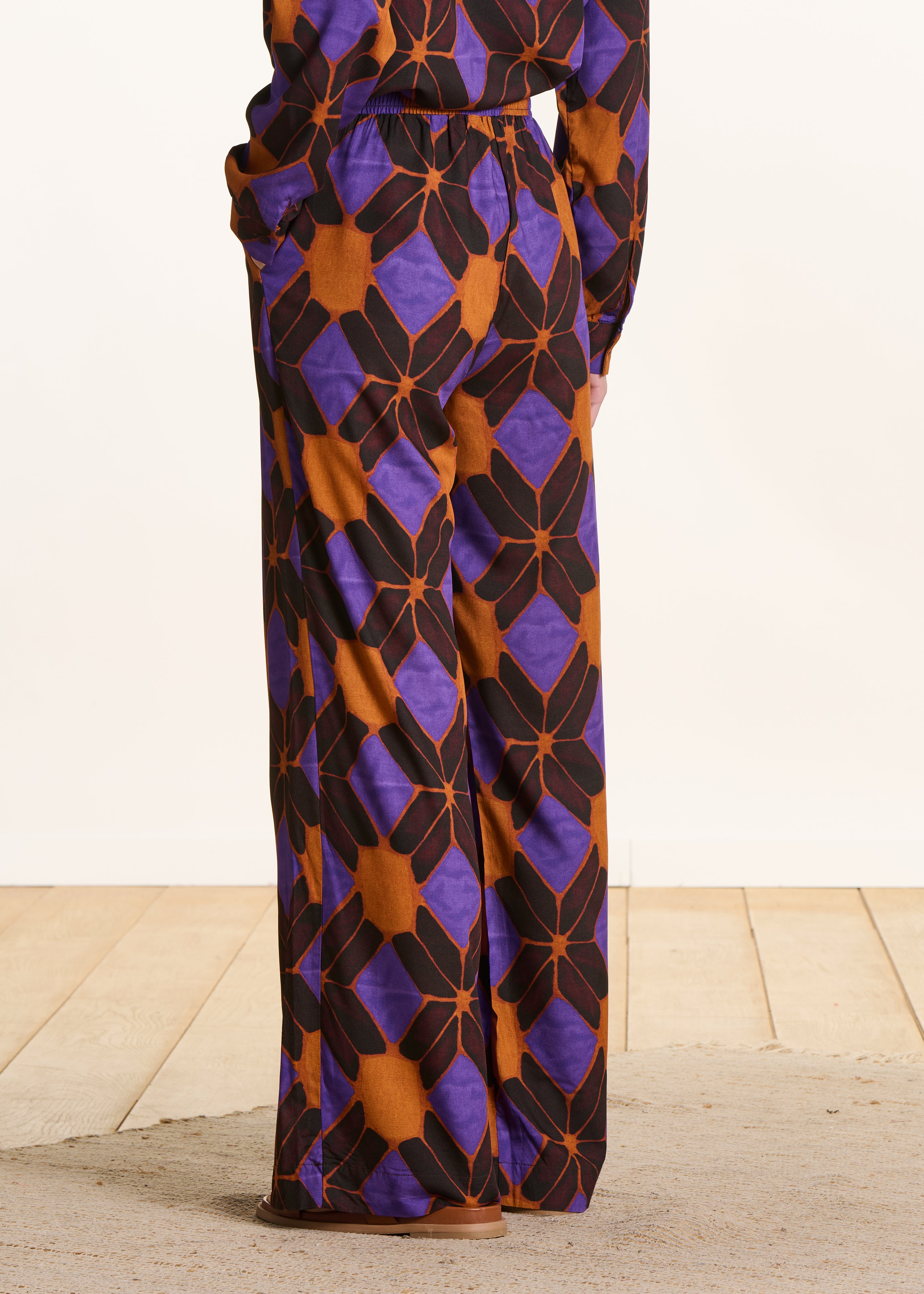Wide orange and purple trousers with print