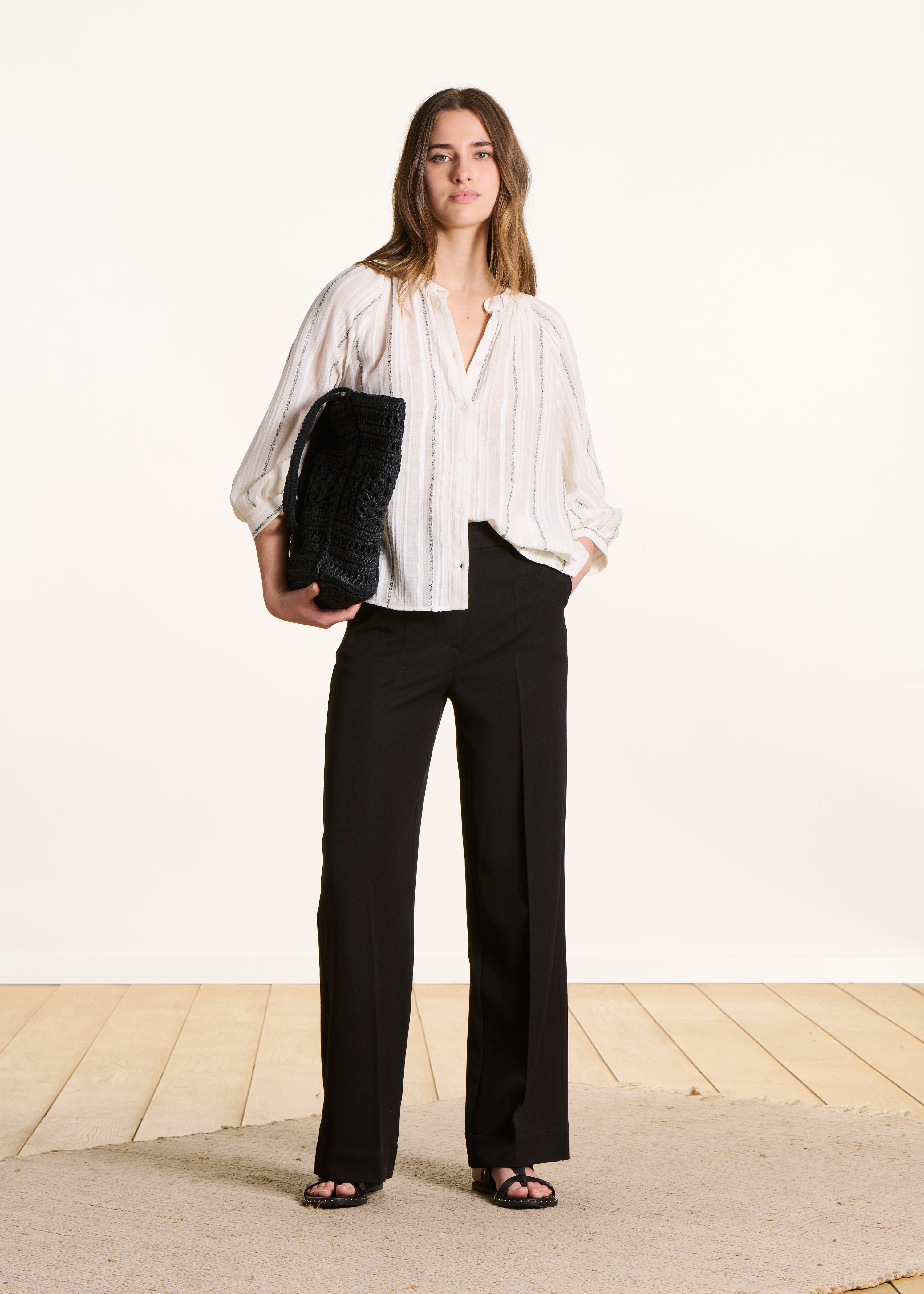 Pantalon uni noir droit