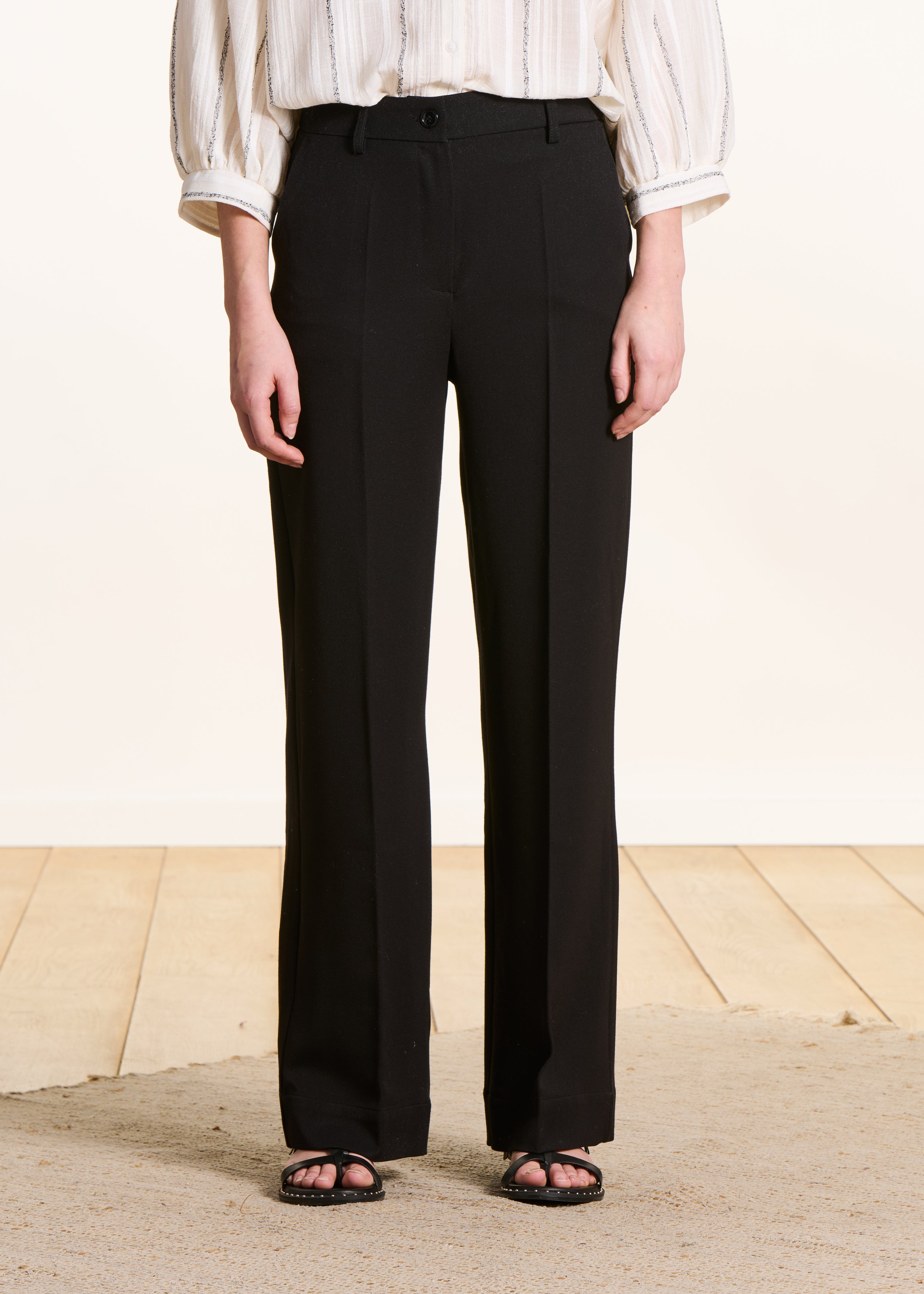 Pantalon uni noir droit