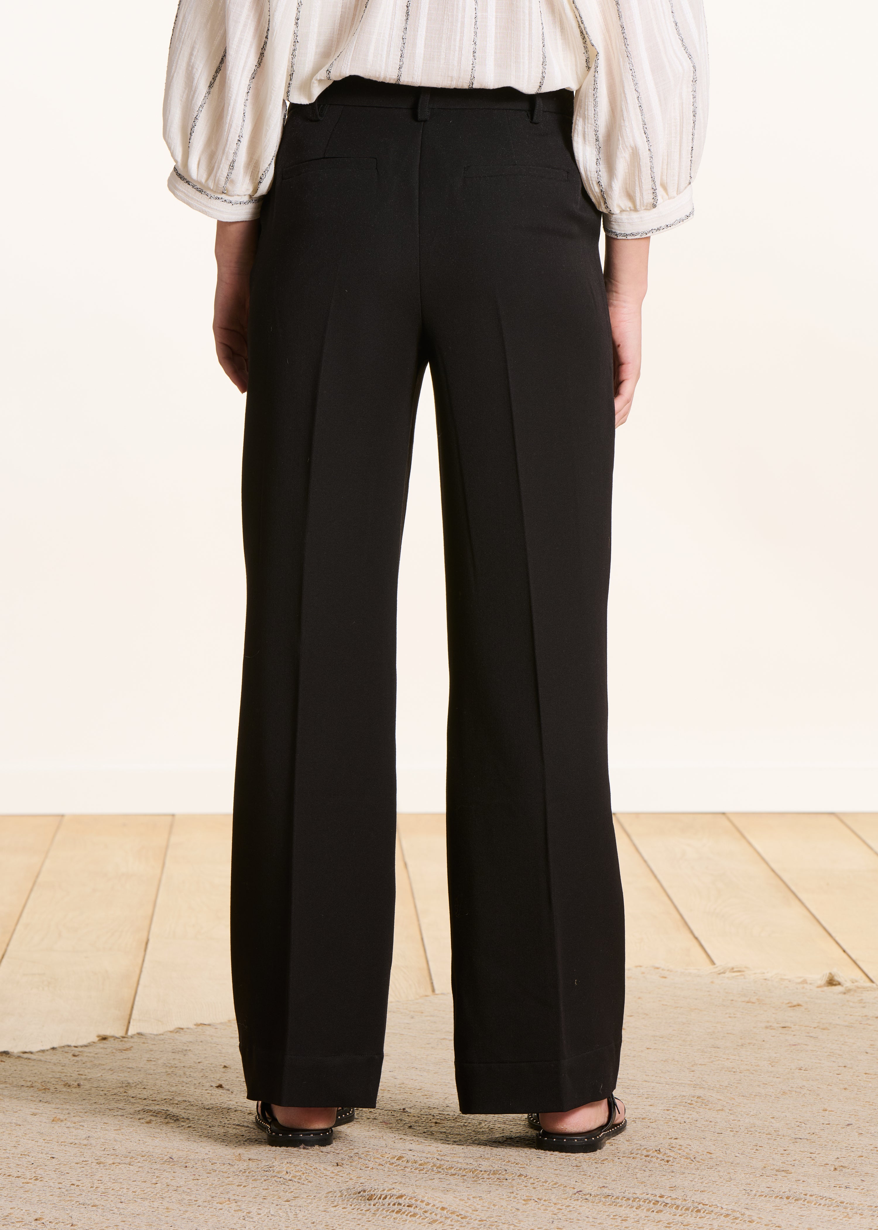 Pantalon uni noir droit