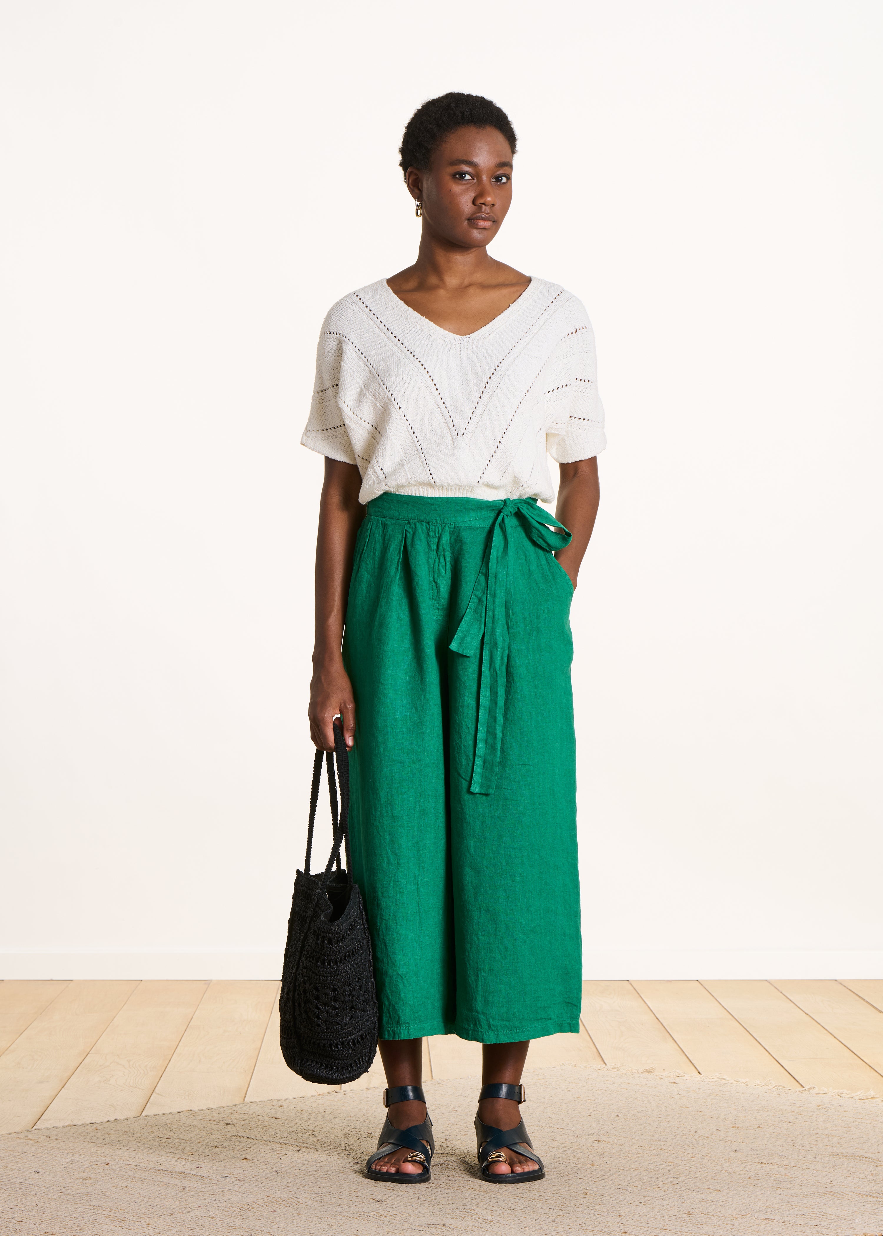 Pantalón cropped ancho de lino verde