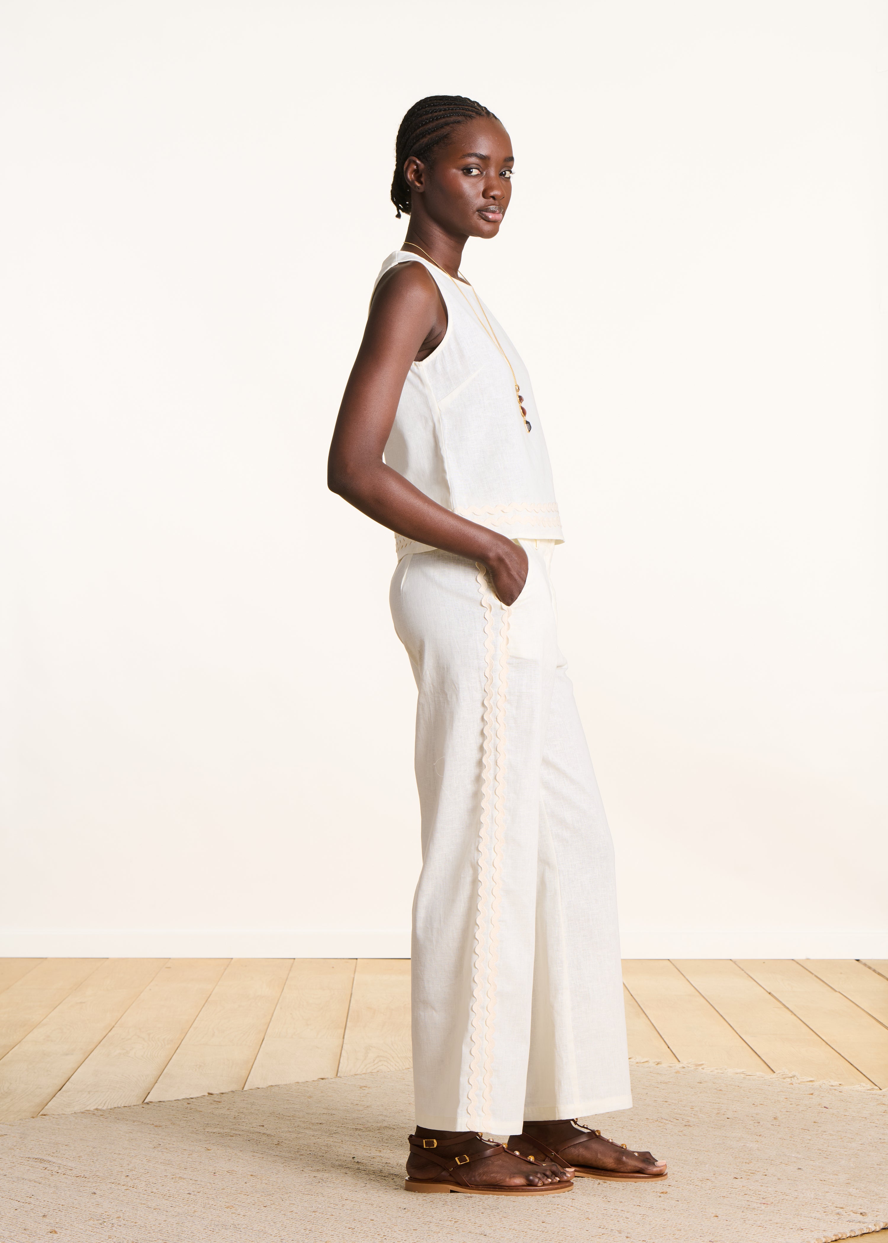 Wide high-waisted trousers in off-white linen and cotton